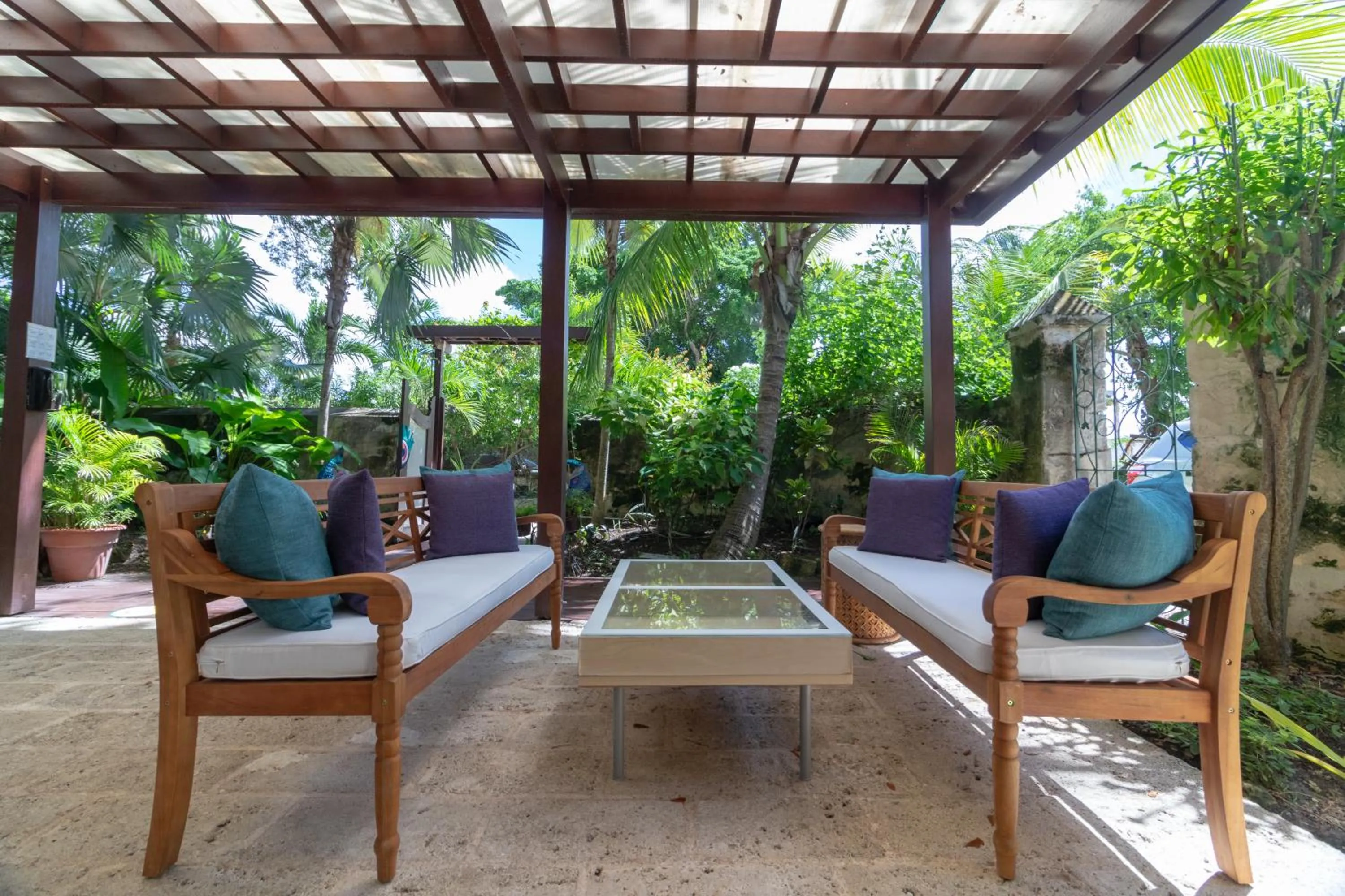 Restaurant/places to eat in Sweetfield Manor