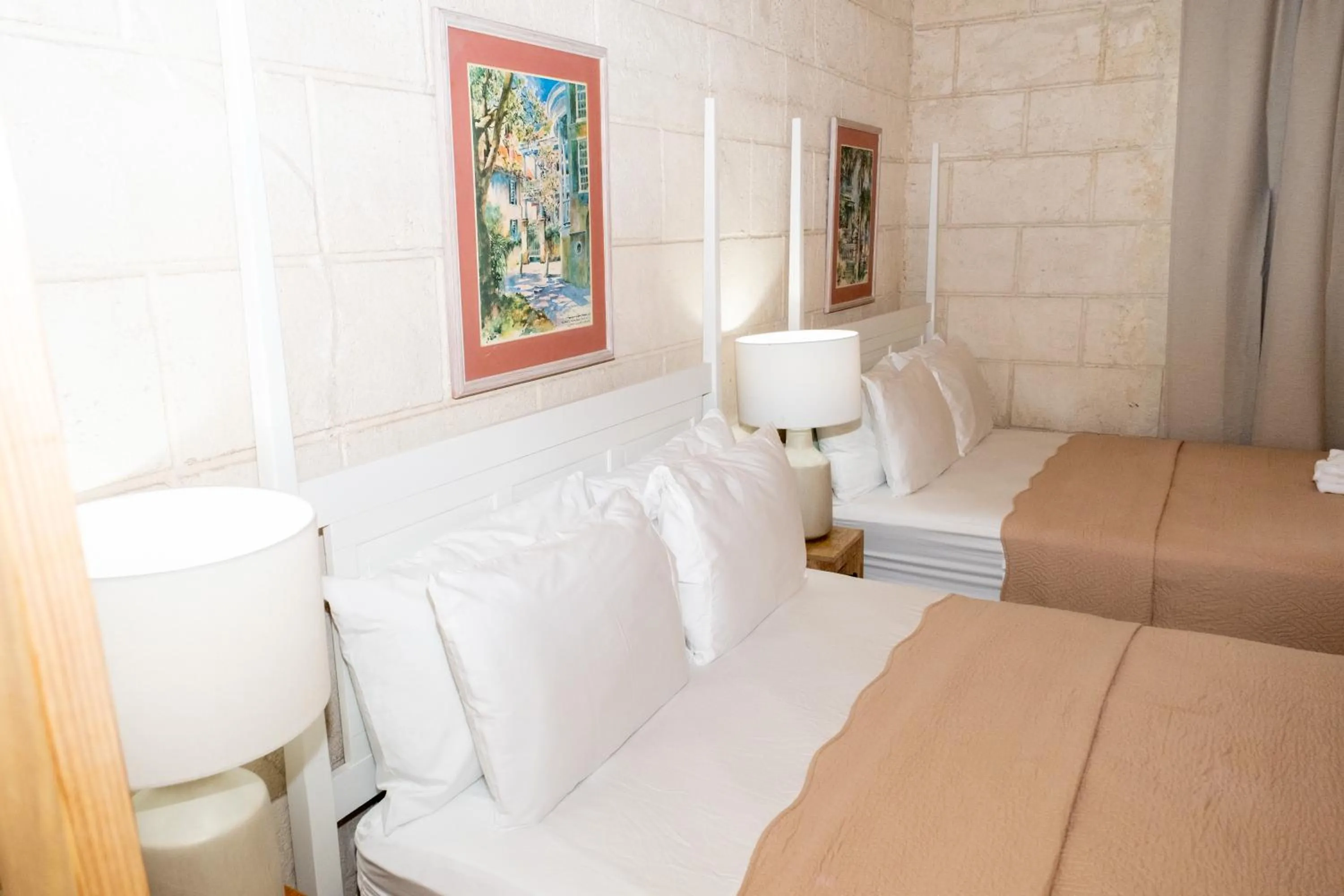 Bedroom, Bed in Sweetfield Manor