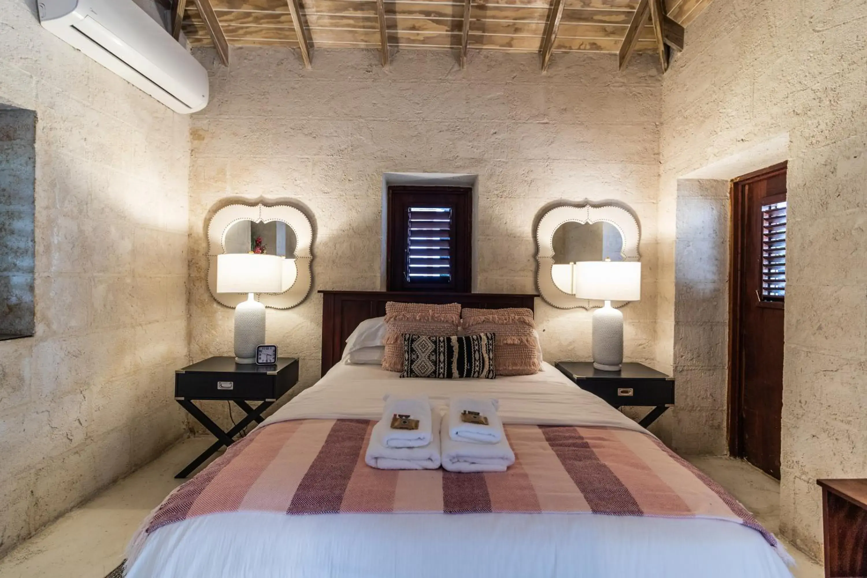 The Hummingbird Nook in Sweetfield Manor The Hummingbird Nook in Sweetfield Manor