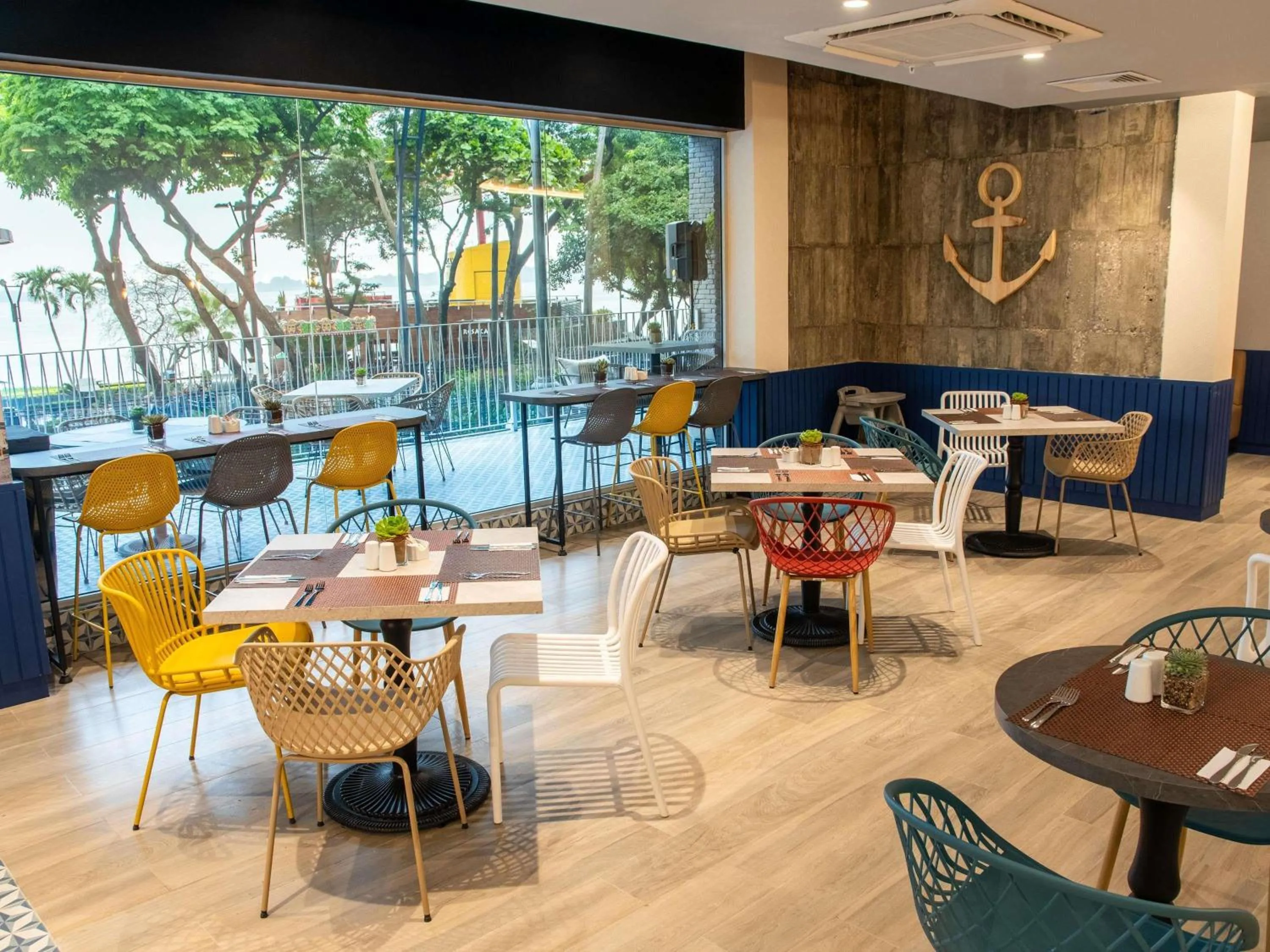 Restaurant/places to eat in Ibis Styles El Malecon Guayaquil