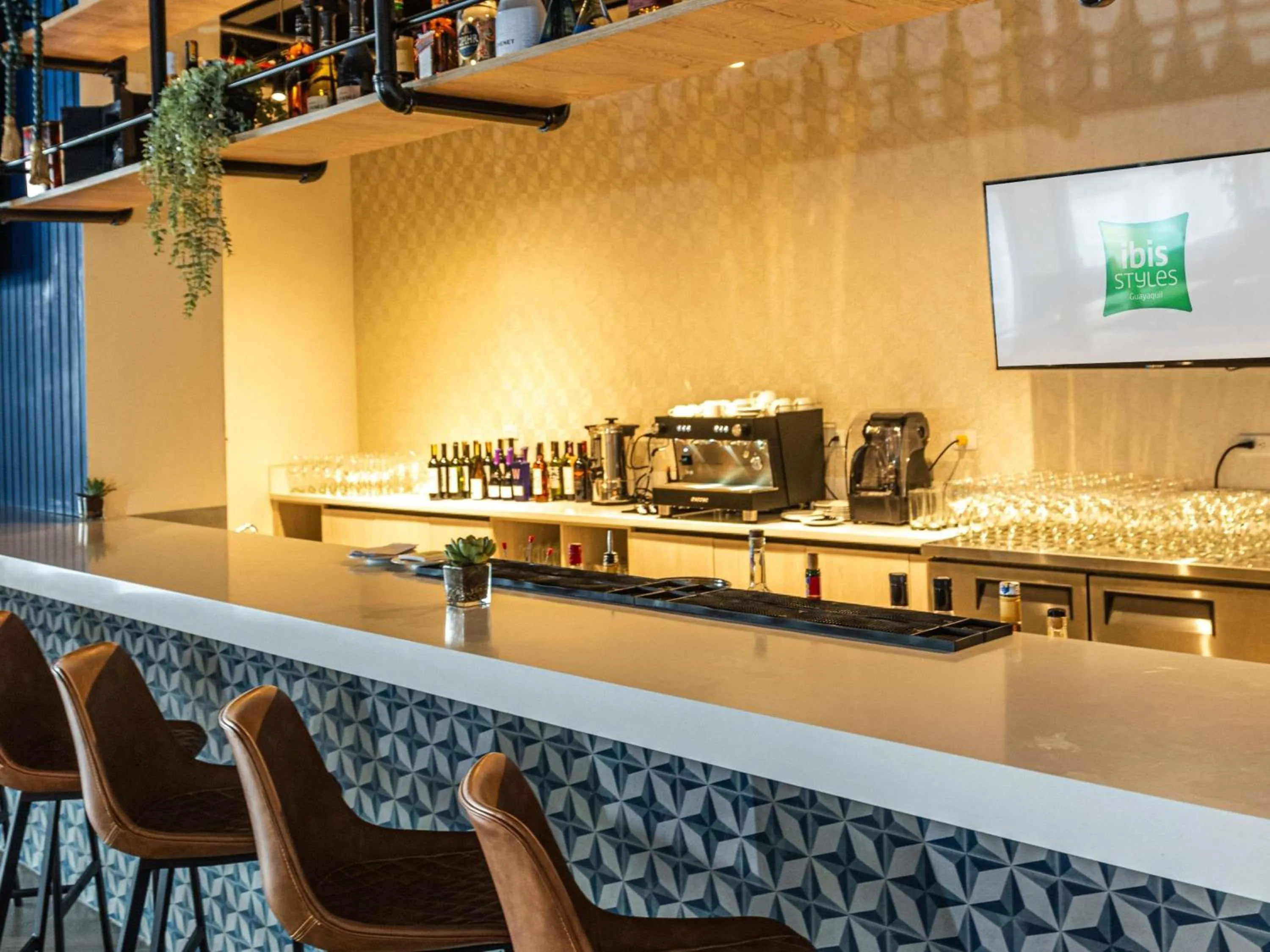 Lounge or bar in Ibis Styles El Malecon Guayaquil