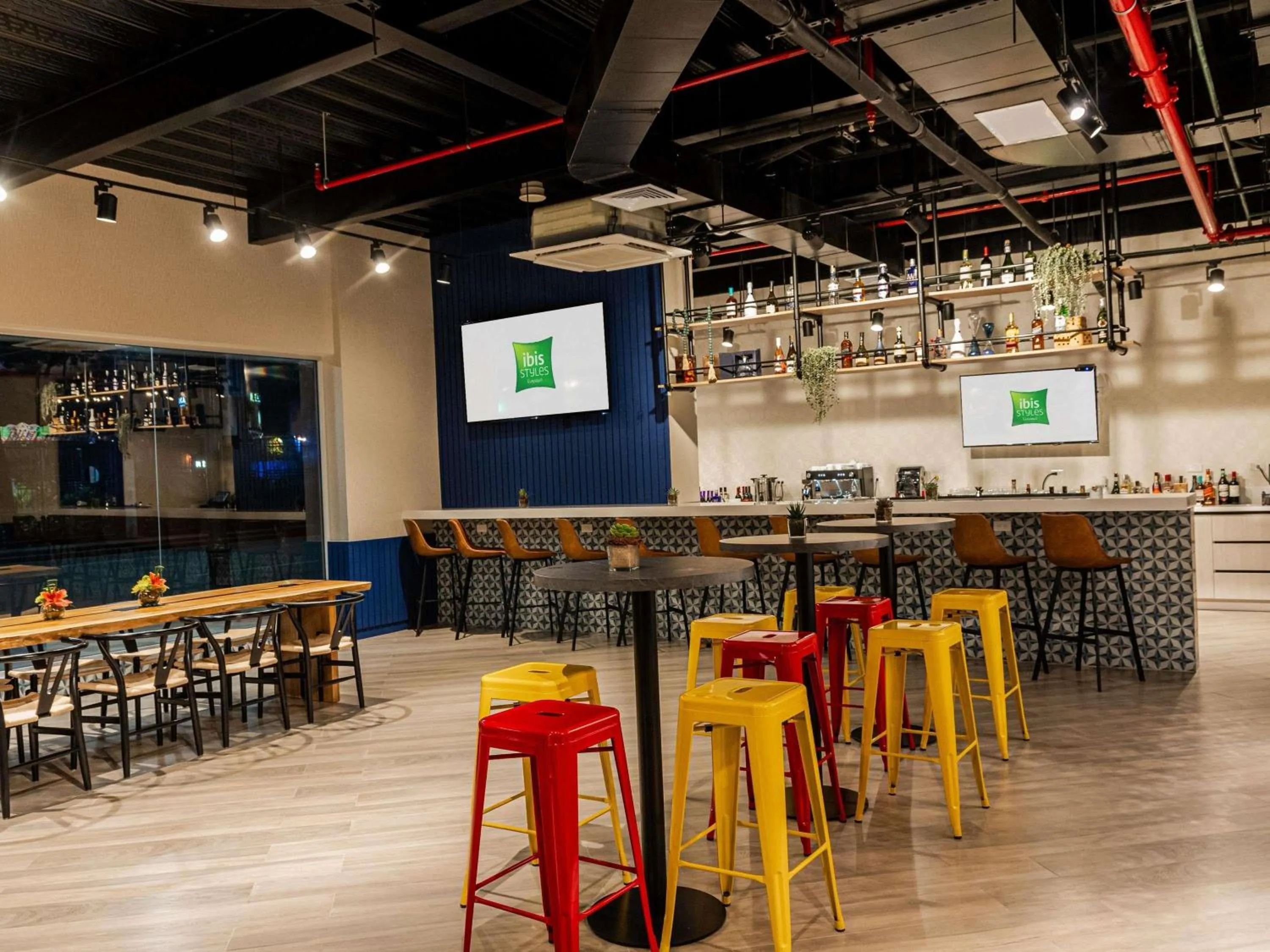 Lounge or bar in Ibis Styles El Malecon Guayaquil