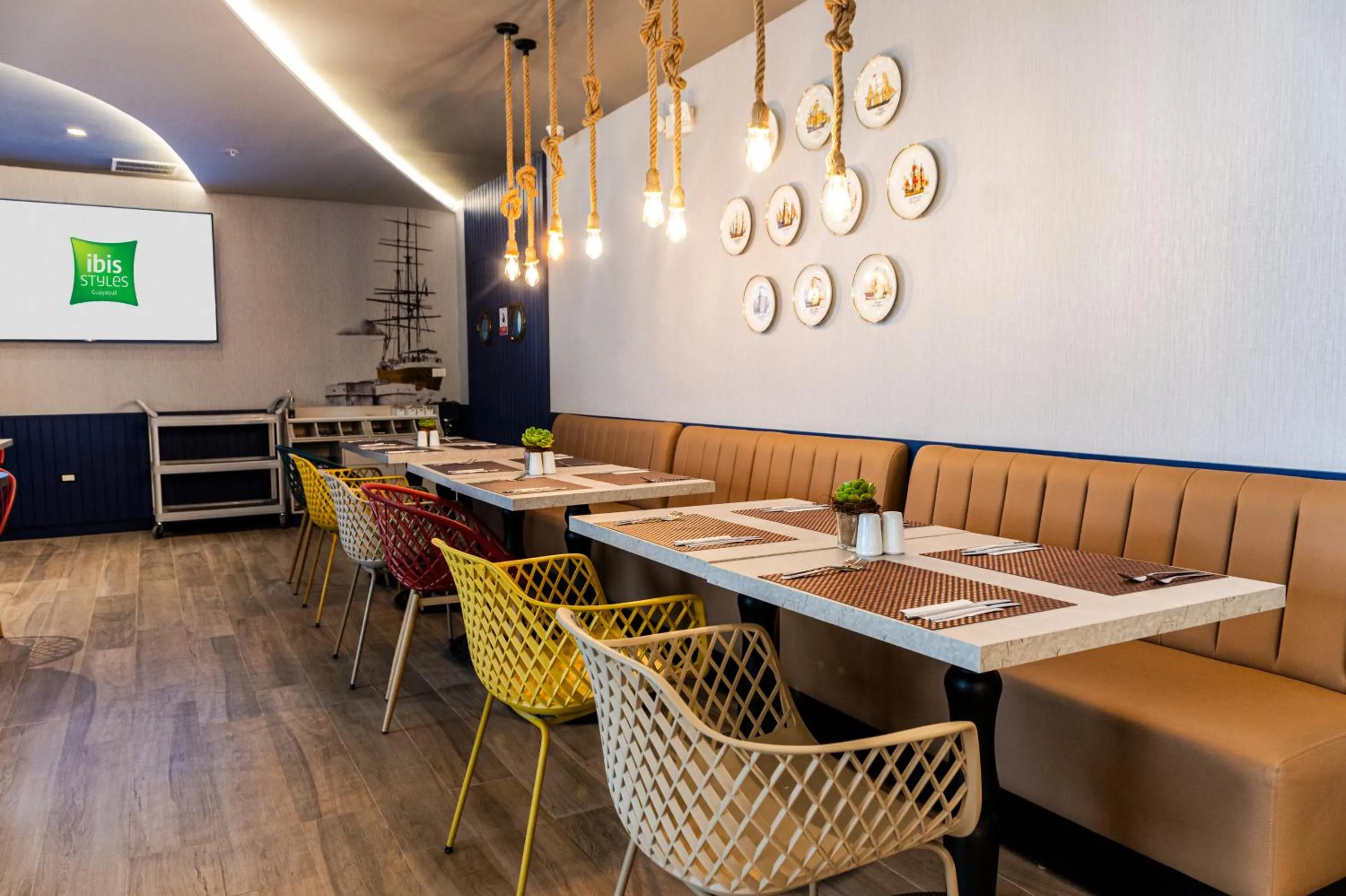 Restaurant/places to eat in Ibis Styles El Malecon Guayaquil