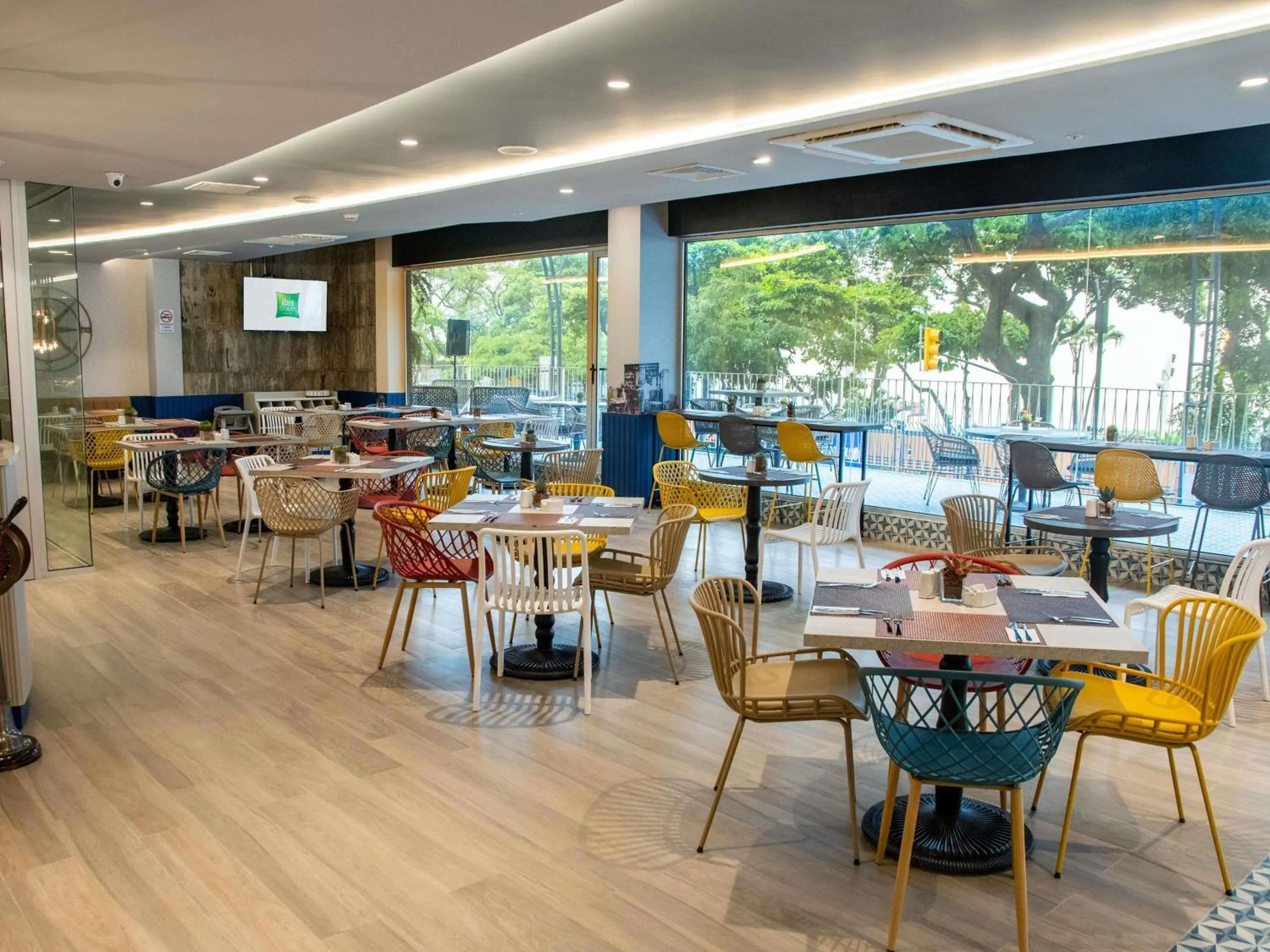 Restaurant/places to eat in Ibis Styles El Malecon Guayaquil