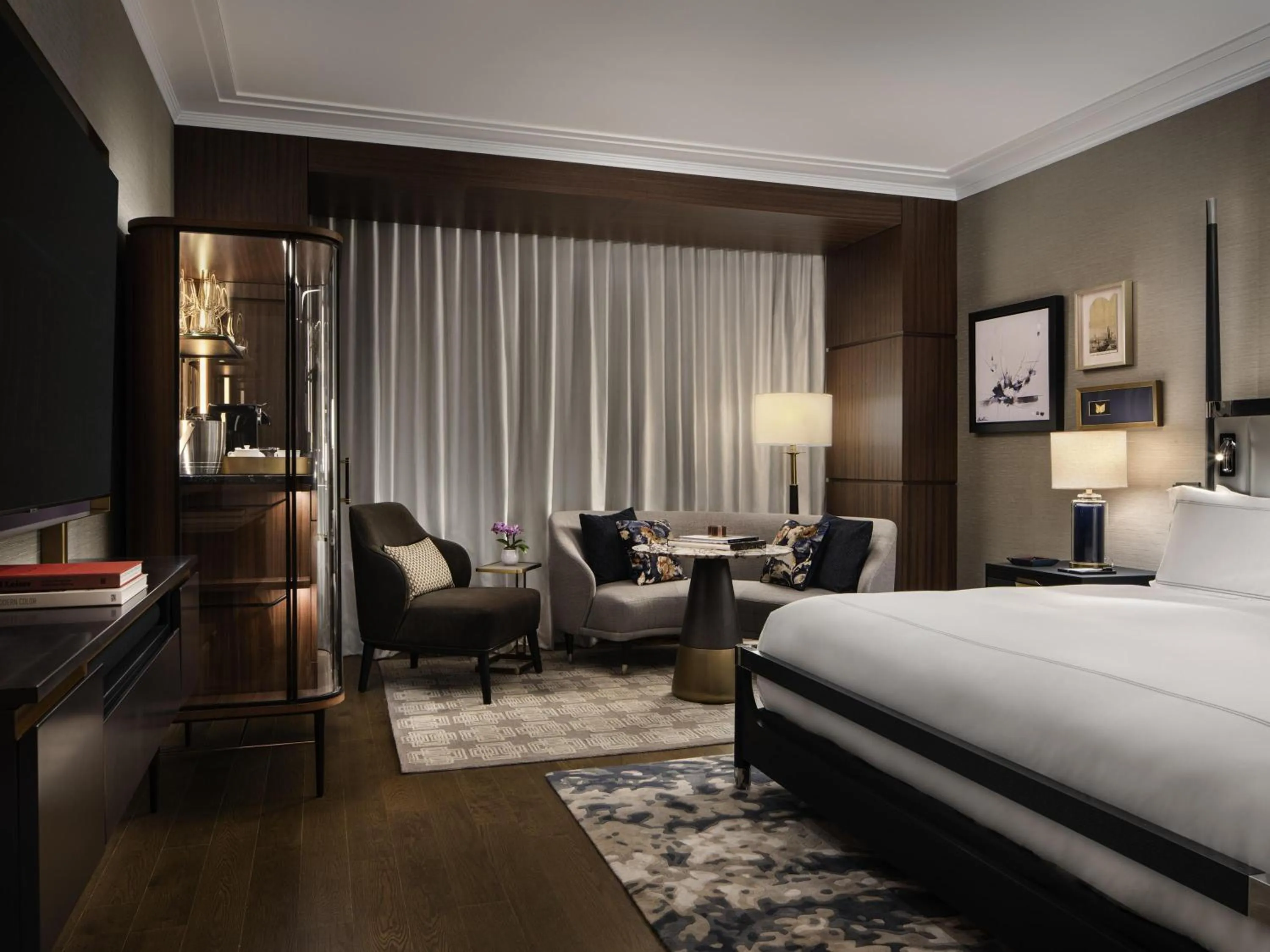 Photo of the whole room, Bed in Raffles Boston