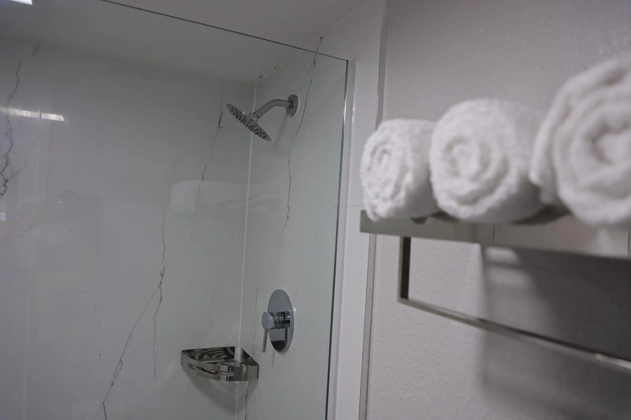 Shower in Airport Inn