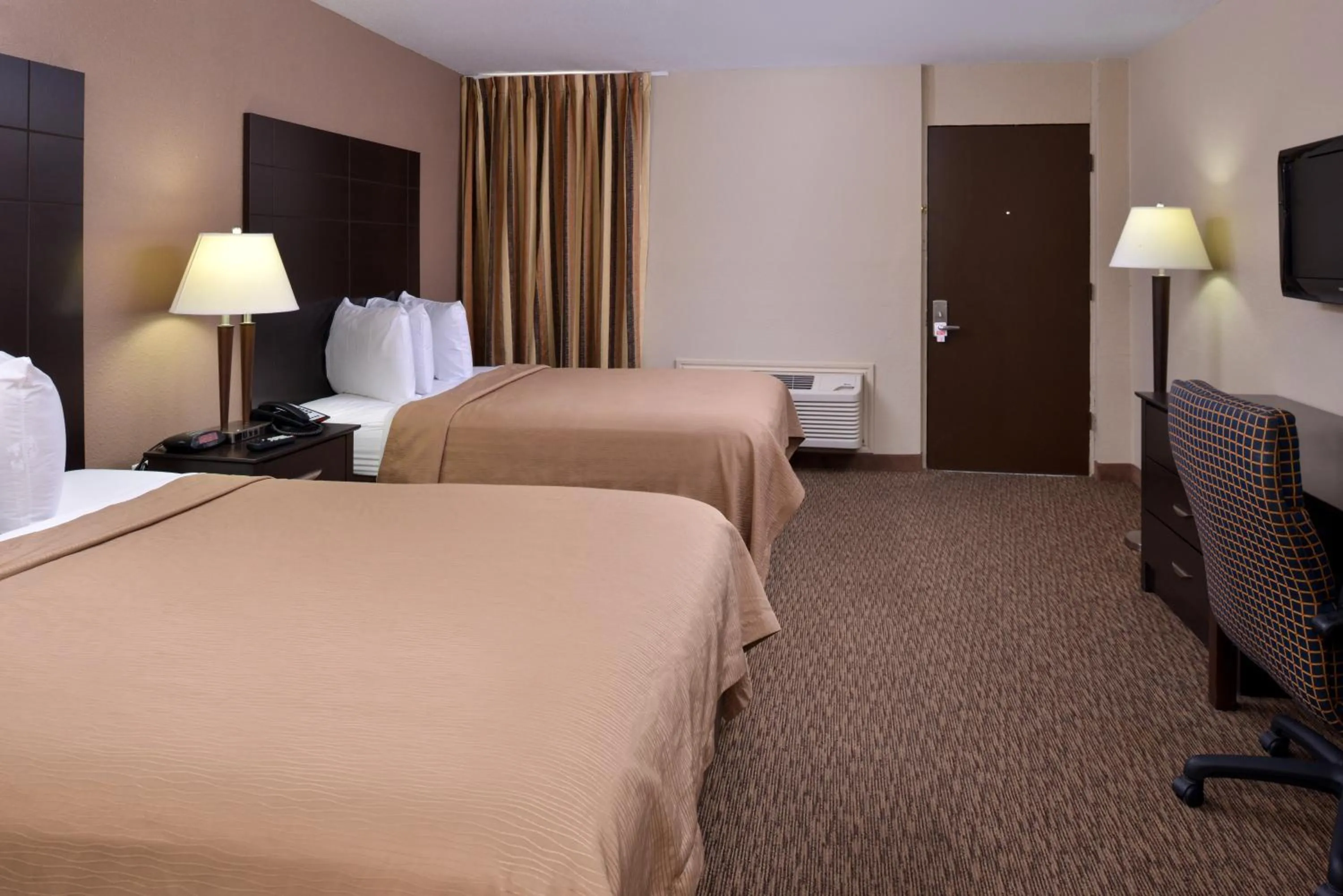 Photo of the whole room, Bed in Airport Inn