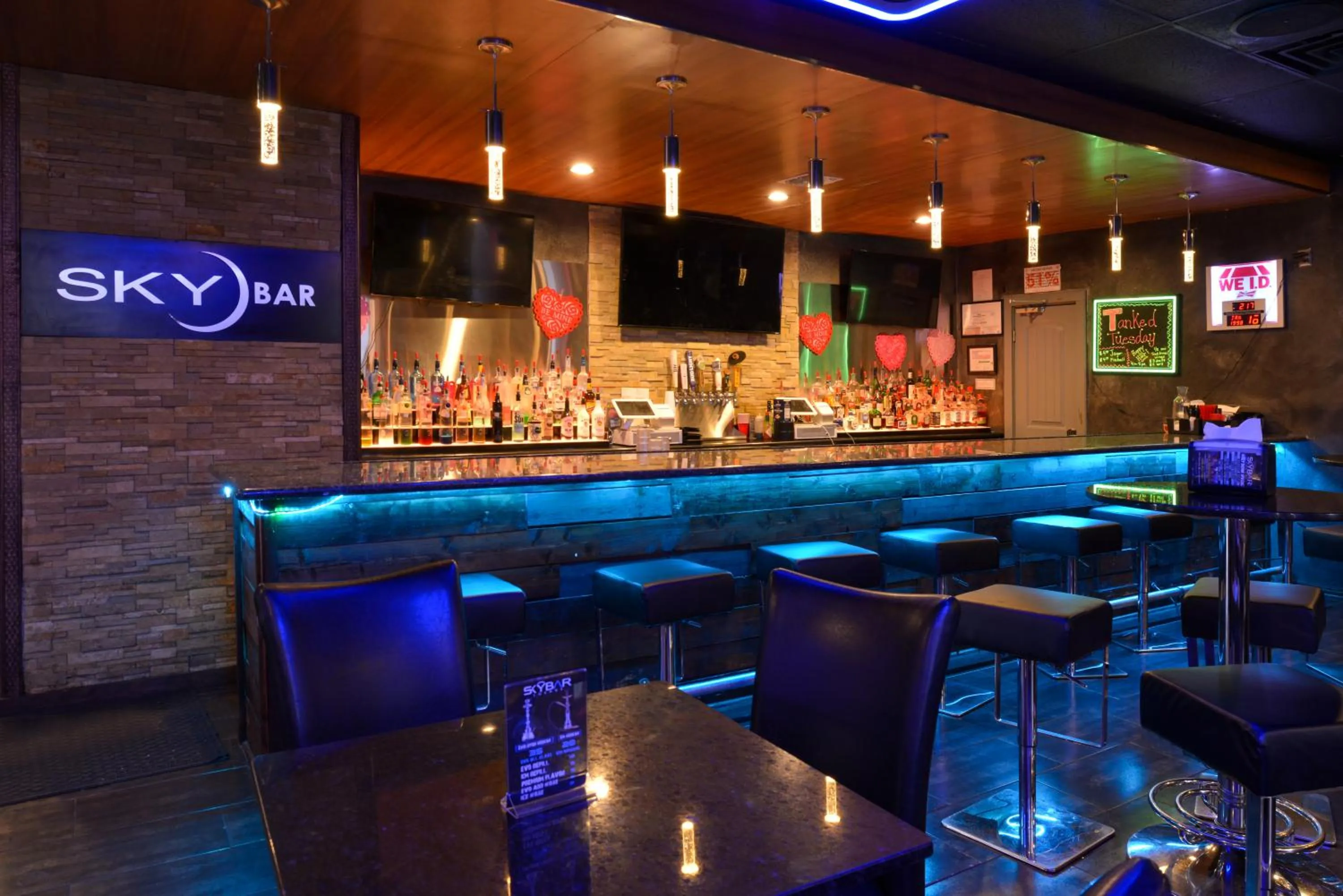 Restaurant/places to eat in Airport Inn