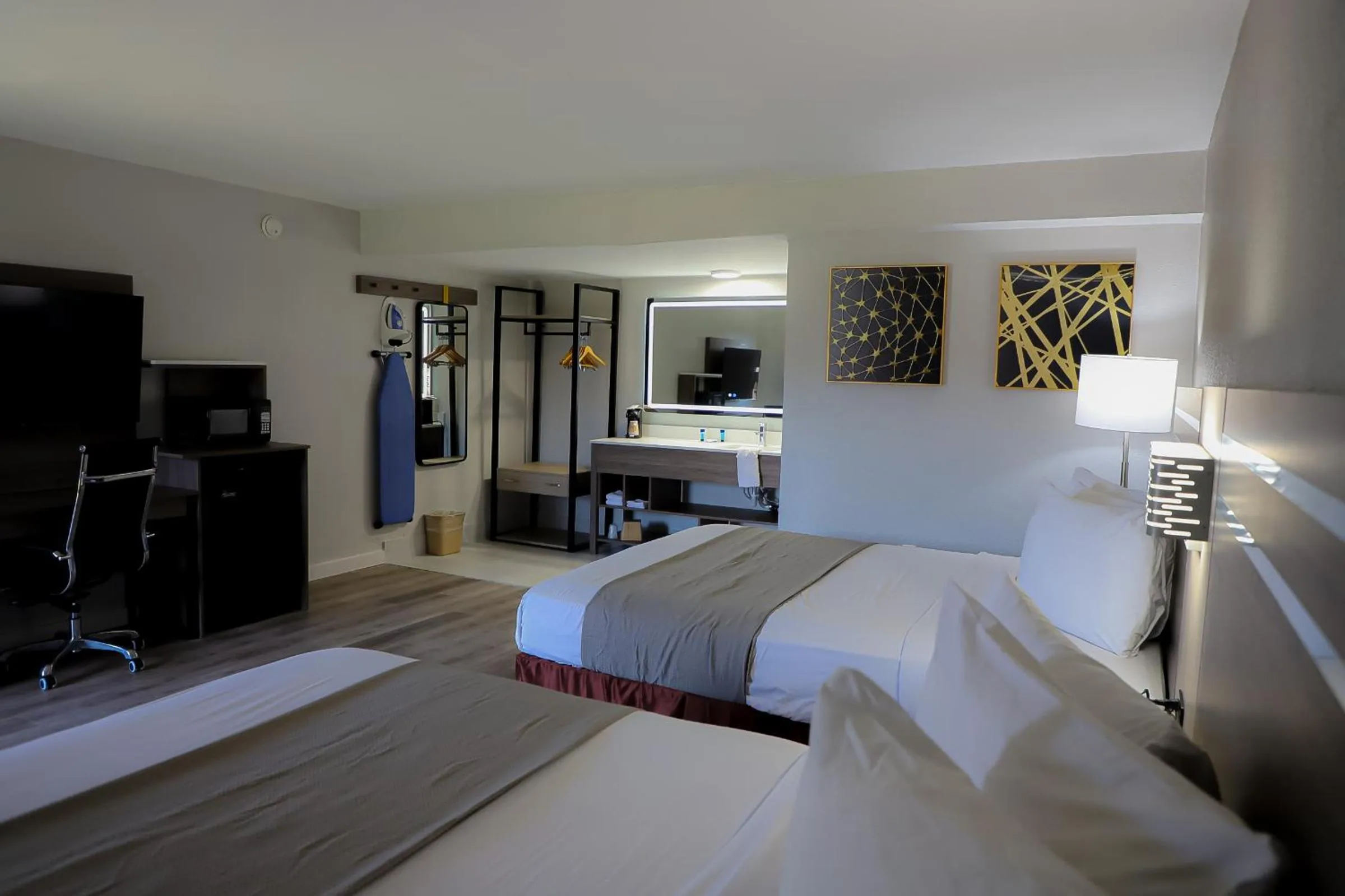 TV and multimedia, Bed in Airport Inn