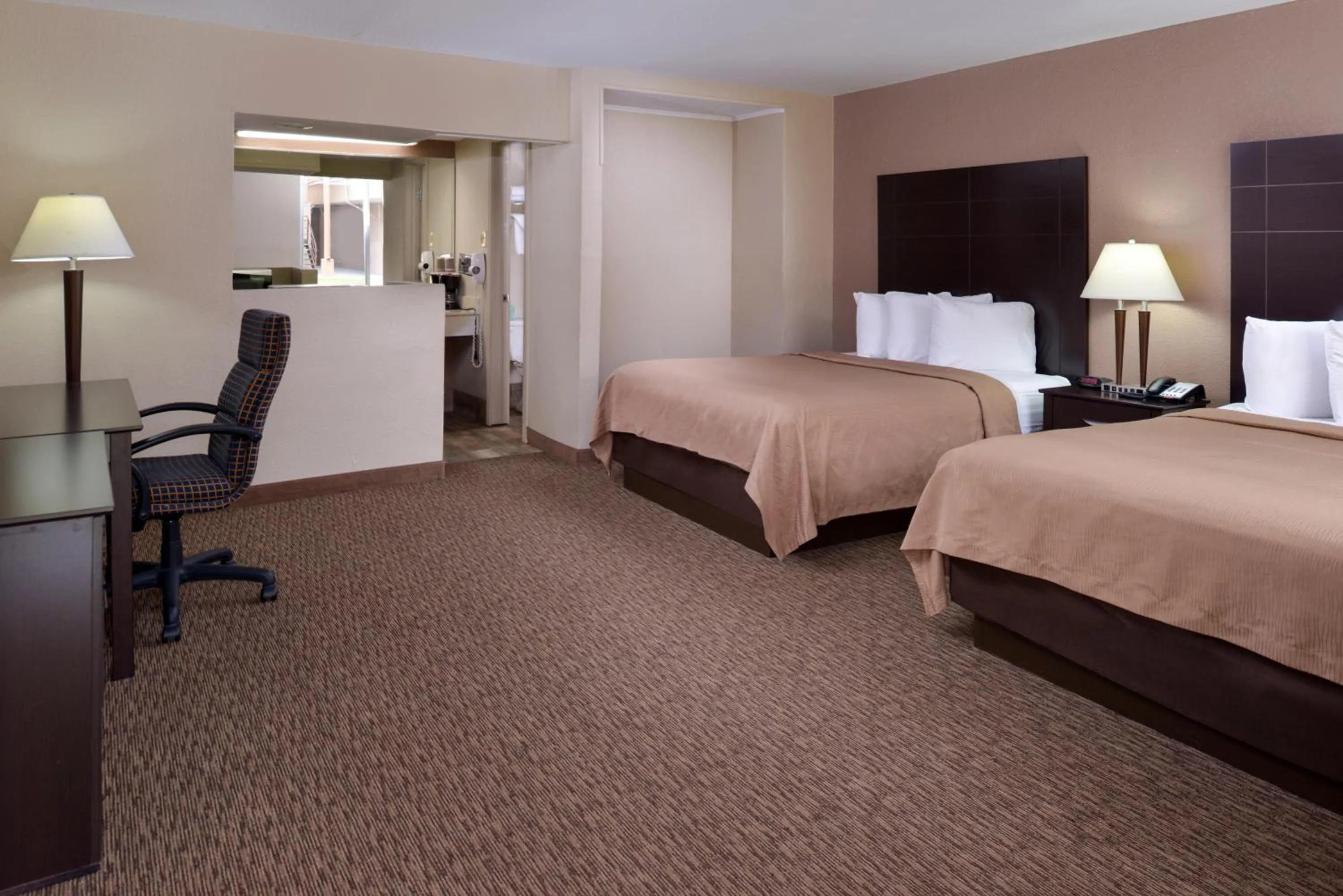 Photo of the whole room, Bed in Airport Inn