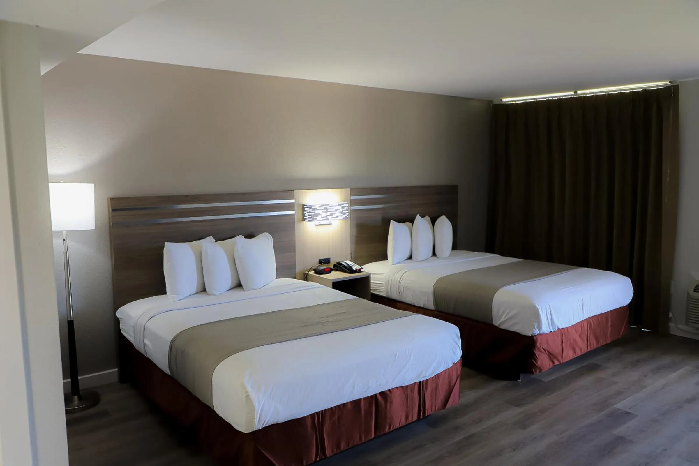 Photo of the whole room, Bed in Airport Inn