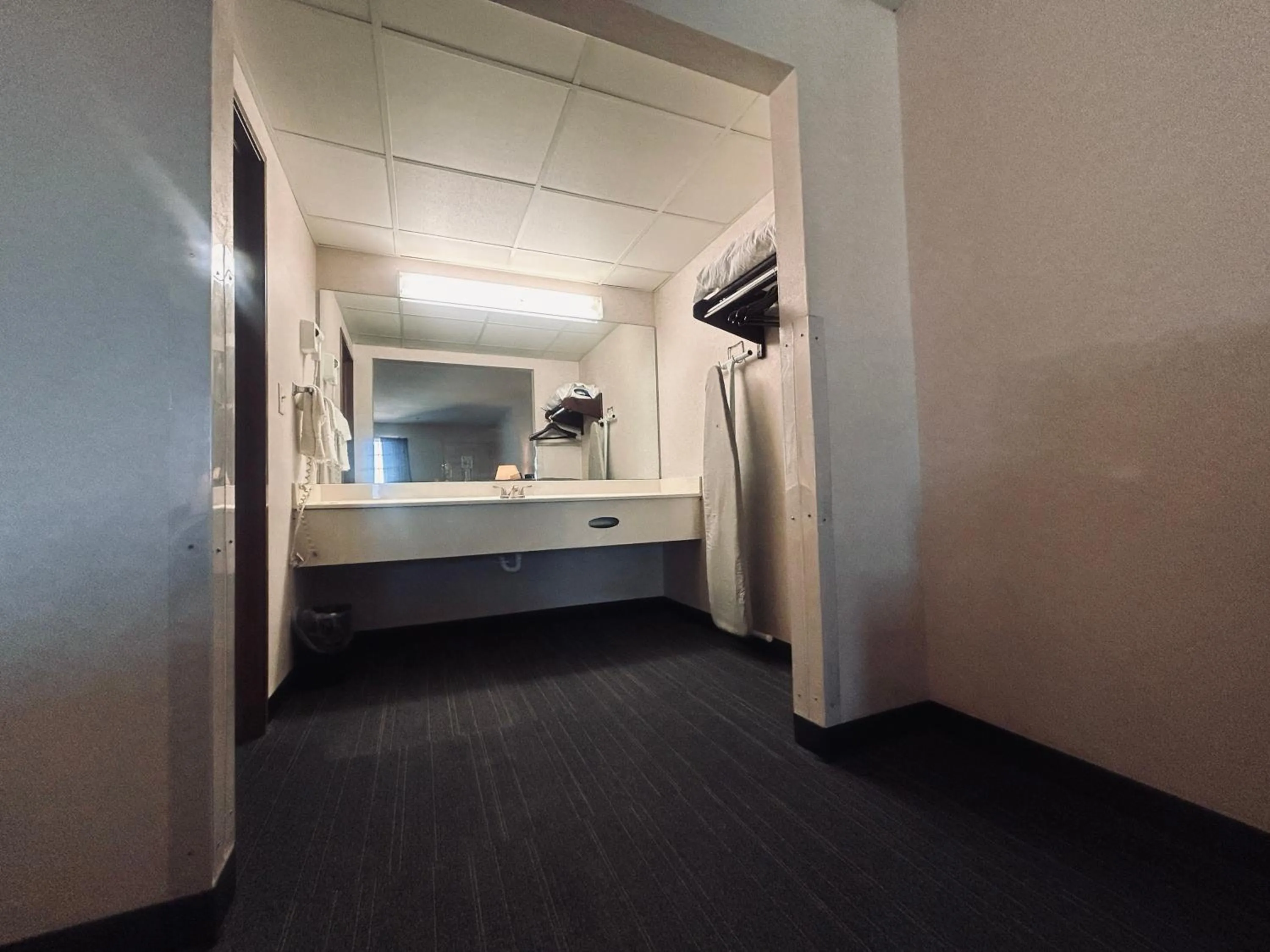 Bathroom in Osage Village Inn Near Lake Ozarks US 54