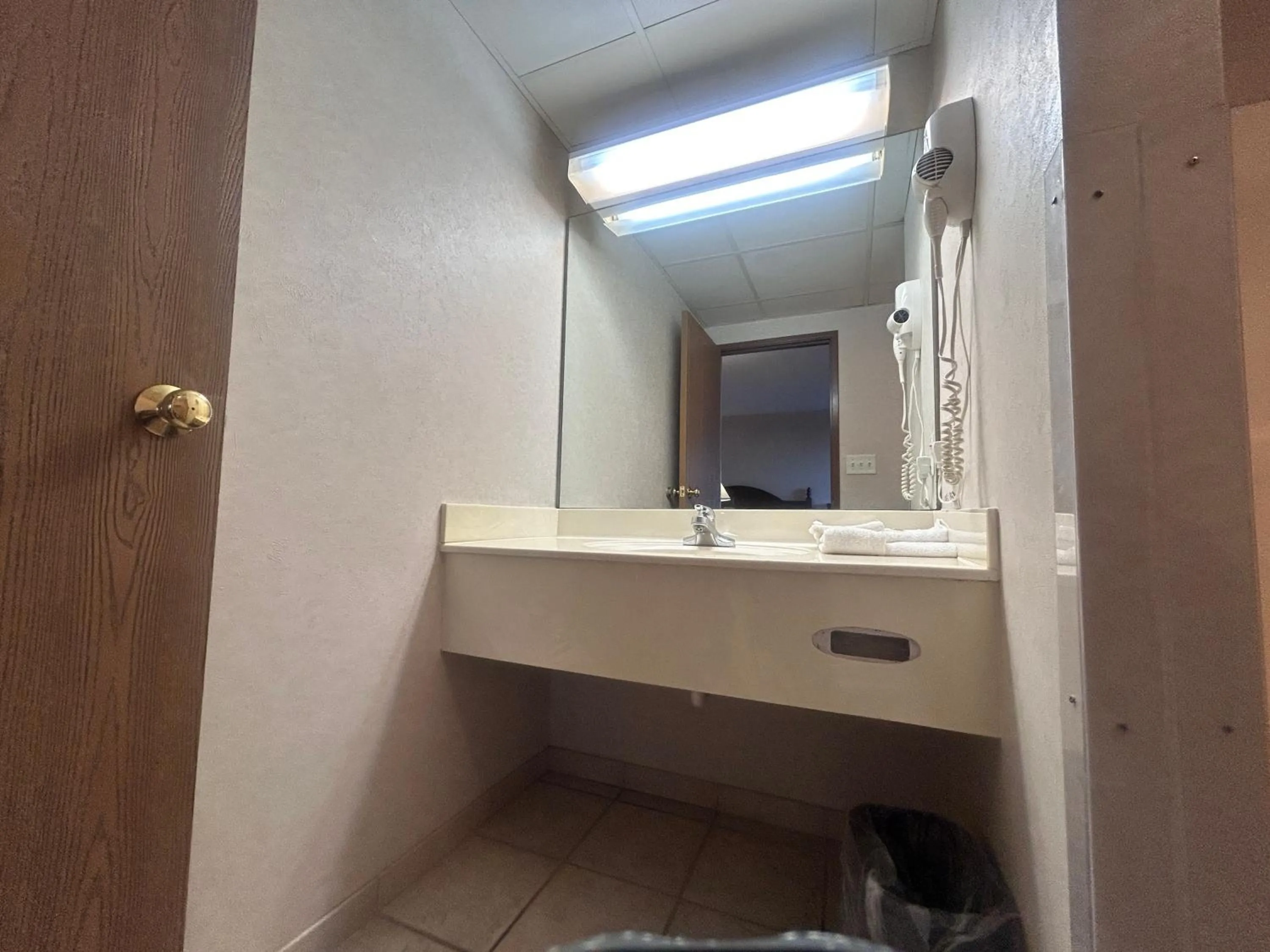 Bathroom in Osage Village Inn Near Lake Ozarks US 54