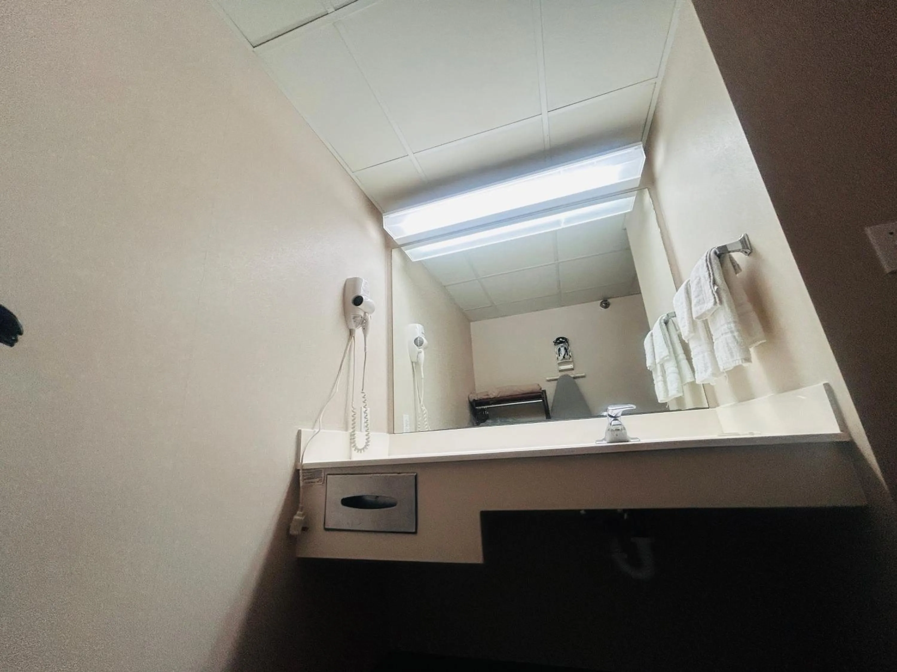 Bathroom in Osage Village Inn Near Lake Ozarks US 54