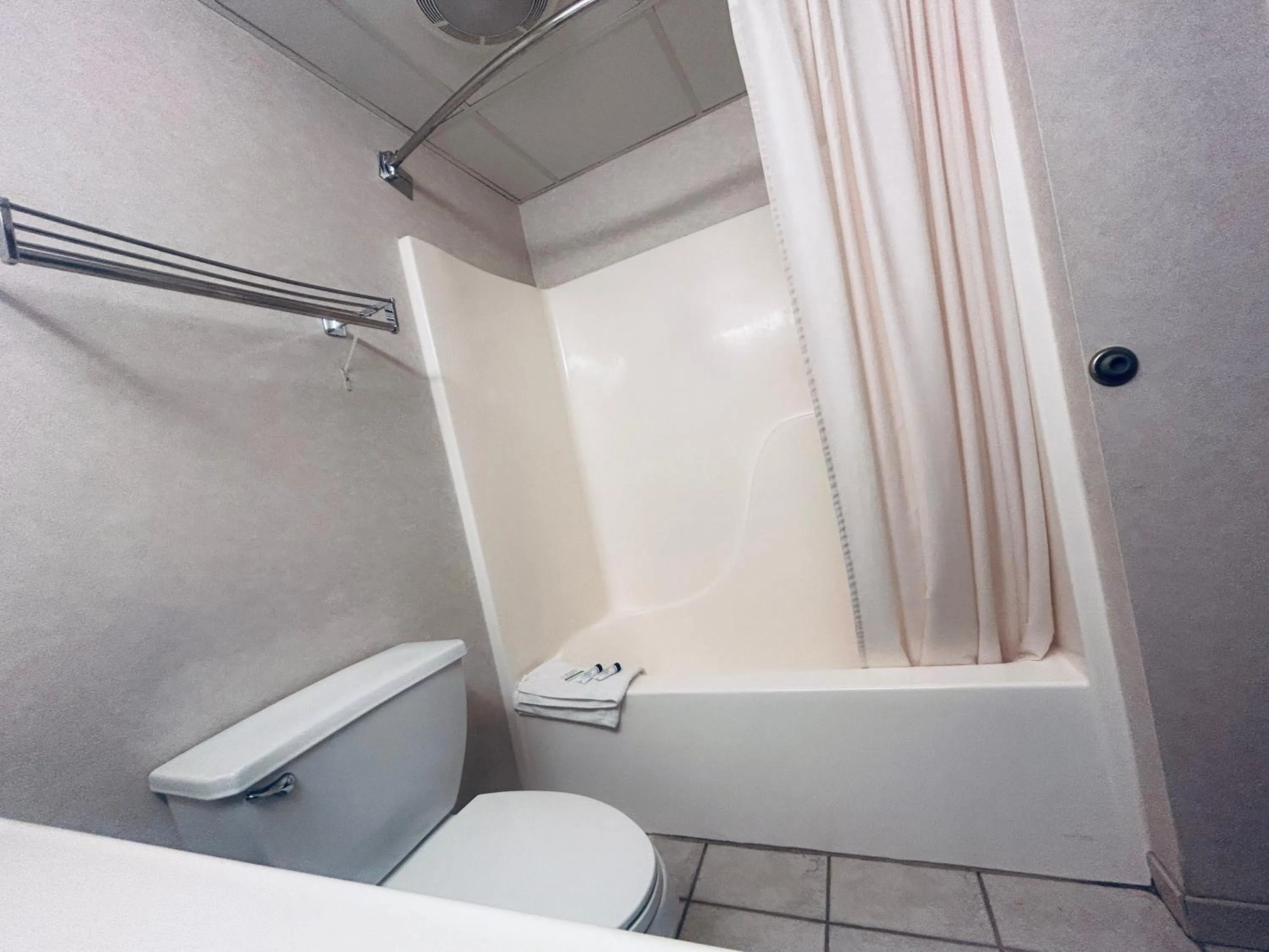 Bathroom in Osage Village Inn Near Lake Ozarks US 54