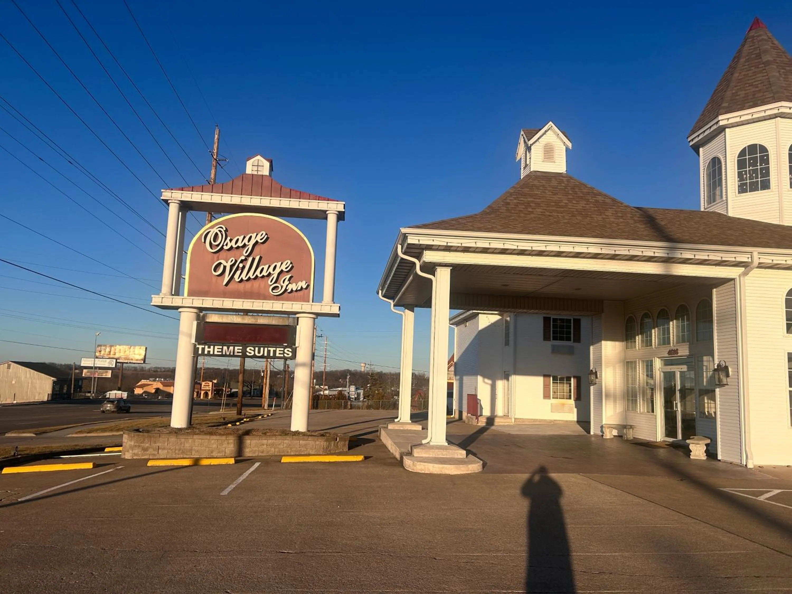 Facade/entrance in Osage Village Inn Near Lake Ozarks US 54