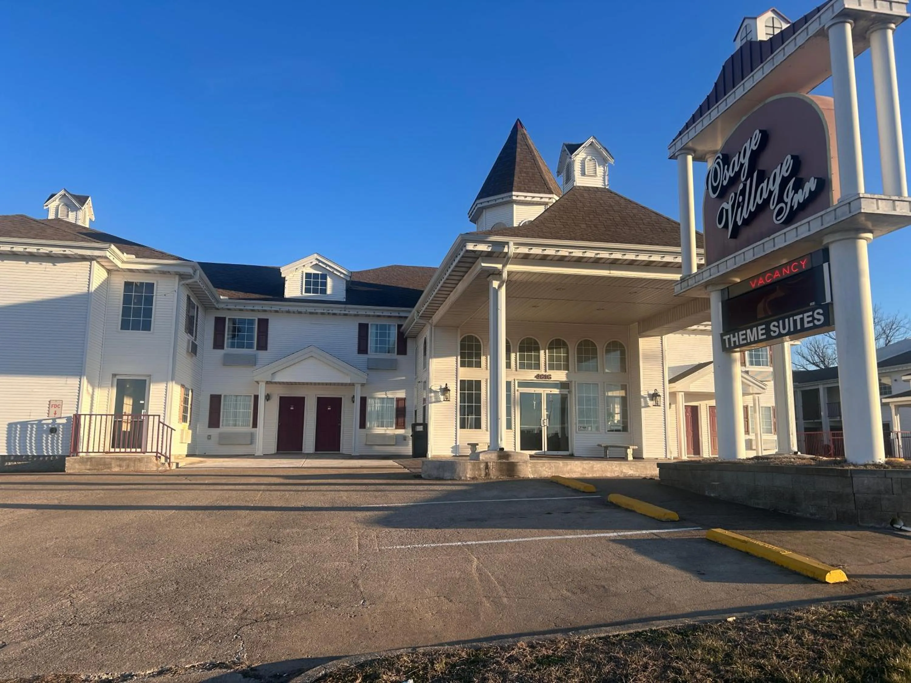 Property building in Osage Village Inn Near Lake Ozarks US 54