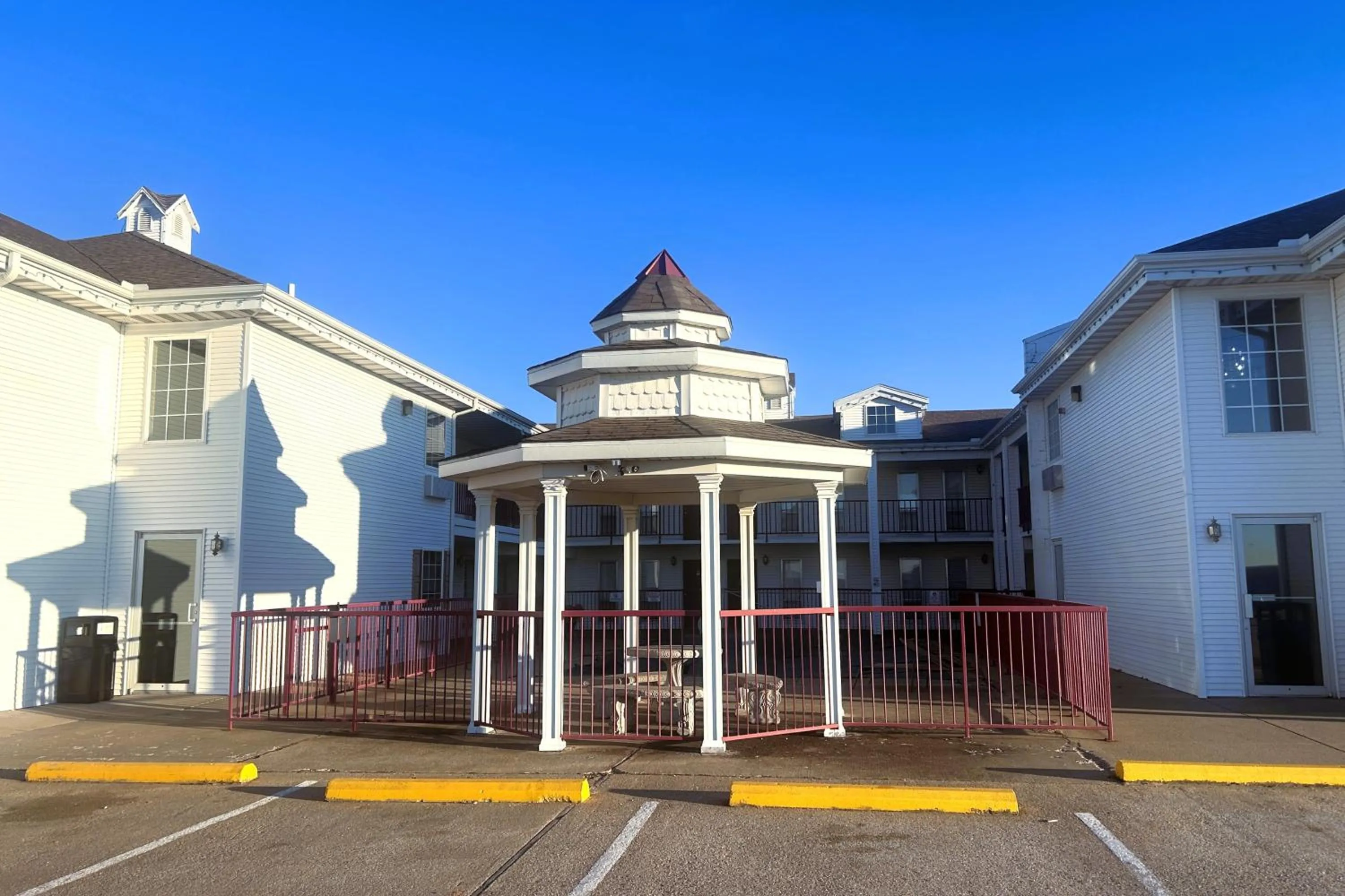 Osage Village Inn Near Lake Ozarks US 54