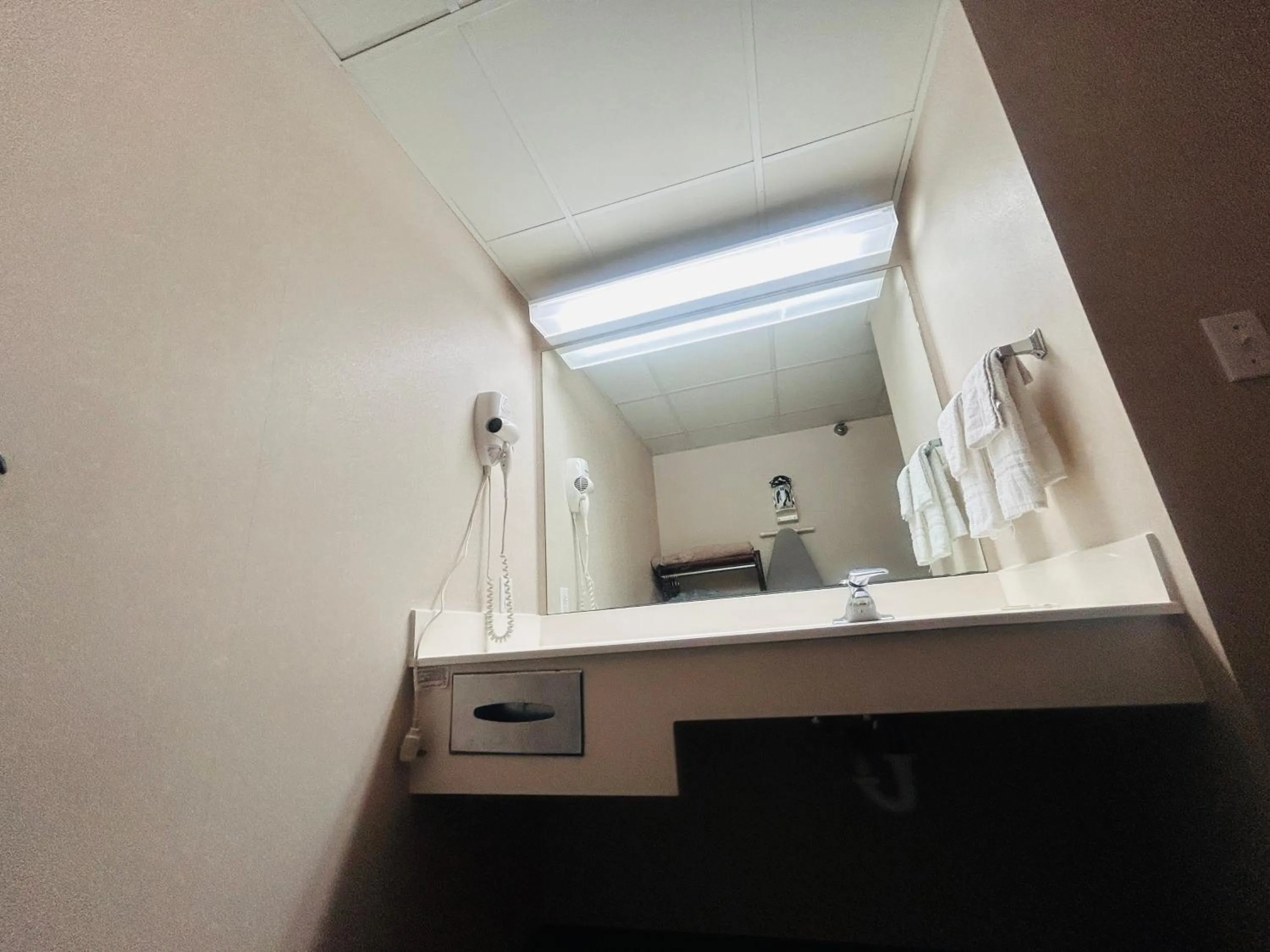 Bathroom in Osage Village Inn Near Lake Ozarks US 54