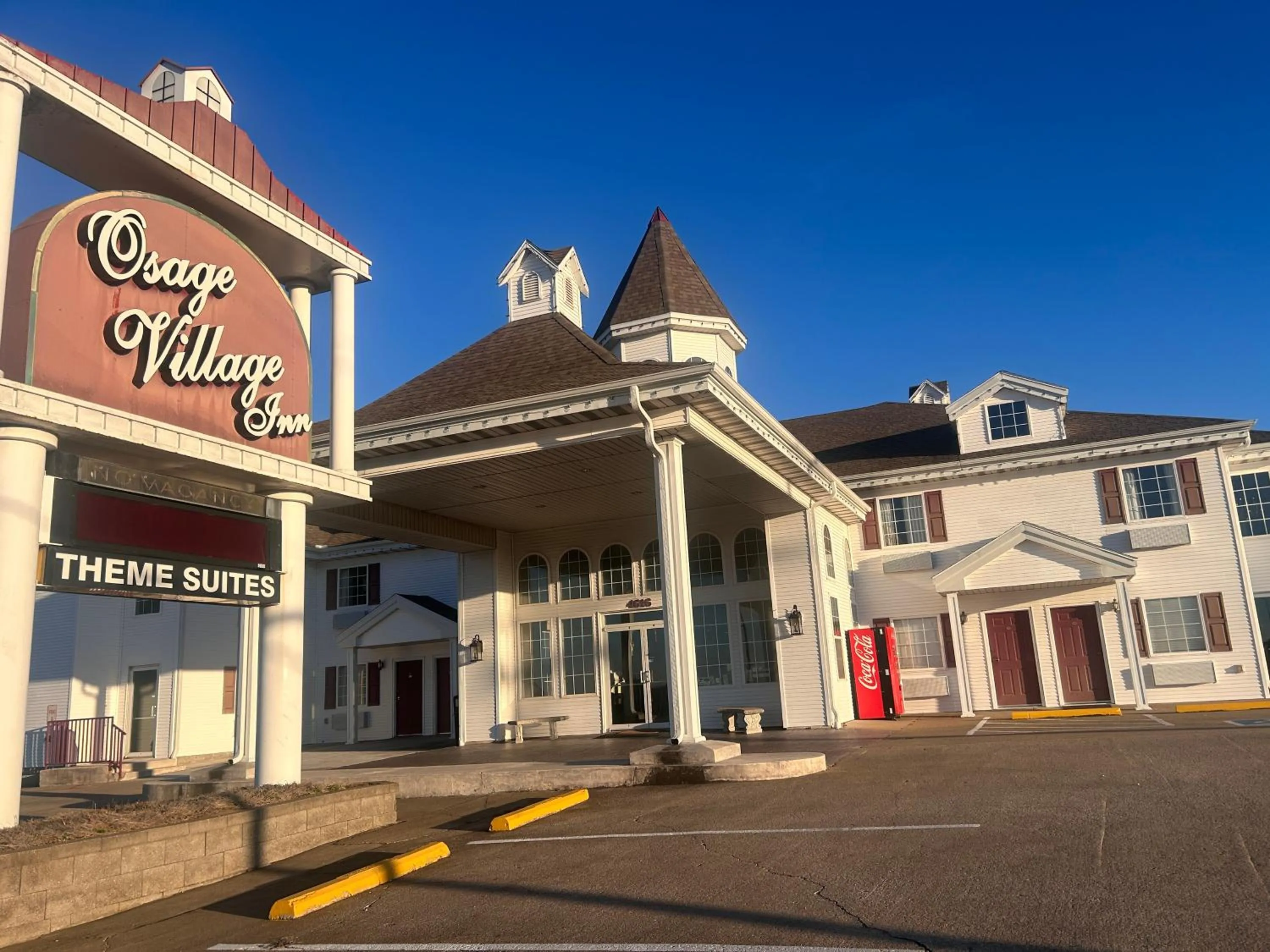 Parking in Osage Village Inn Near Lake Ozarks US 54