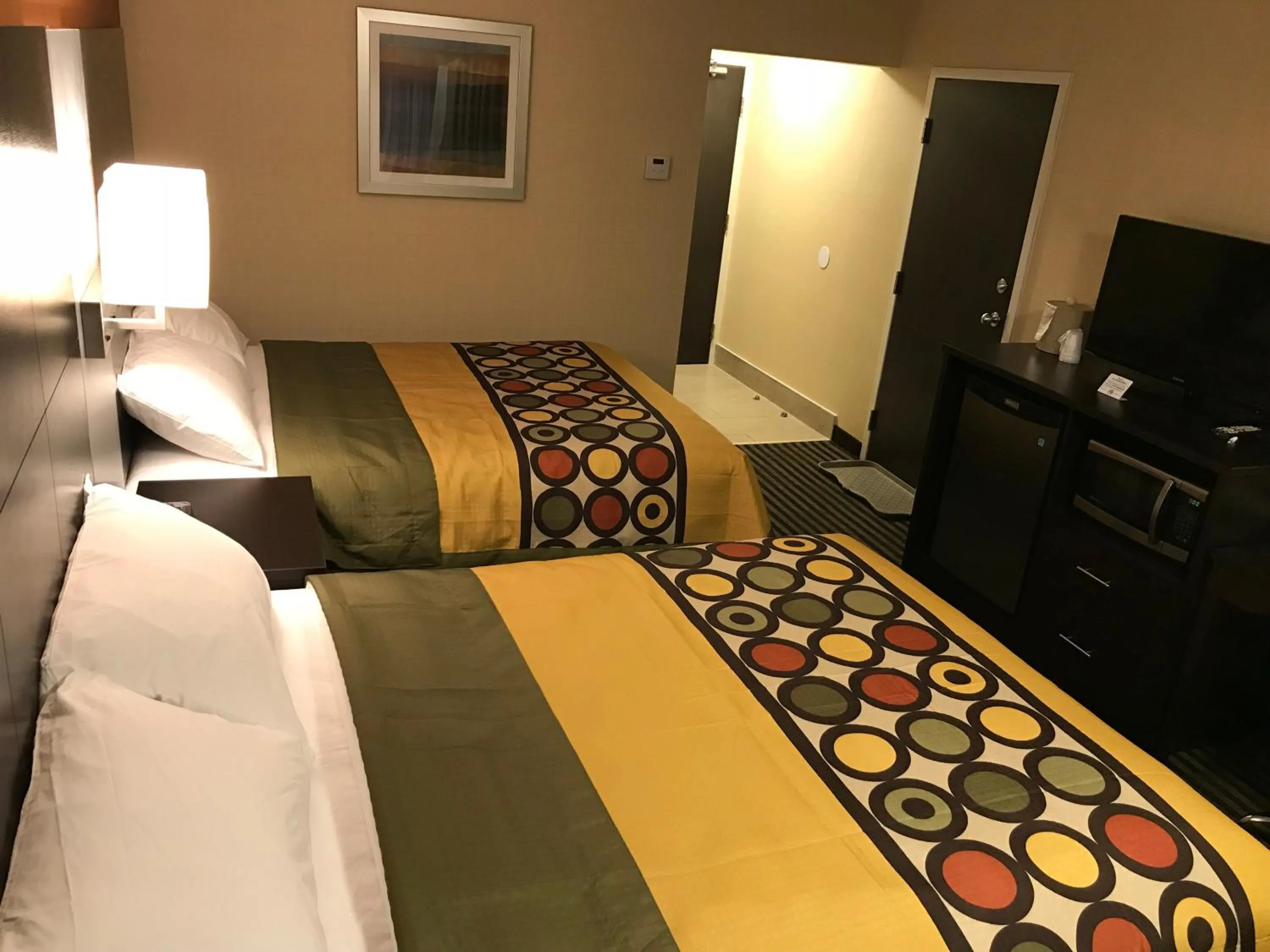 Bedroom, Bed in Bay Hill Inns & Suites