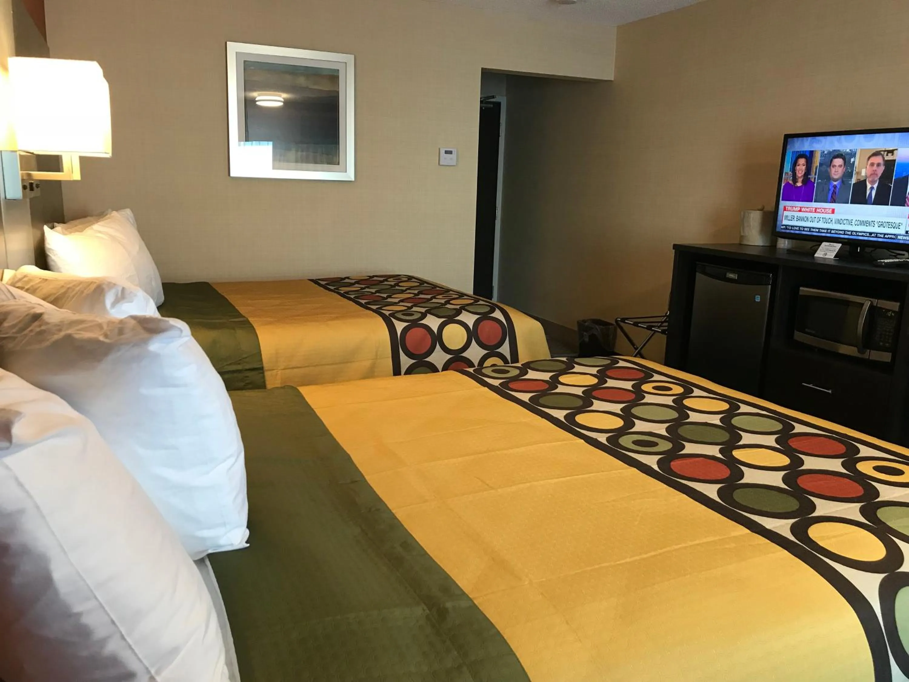 Bathroom, Bed in Bay Hill Inns & Suites