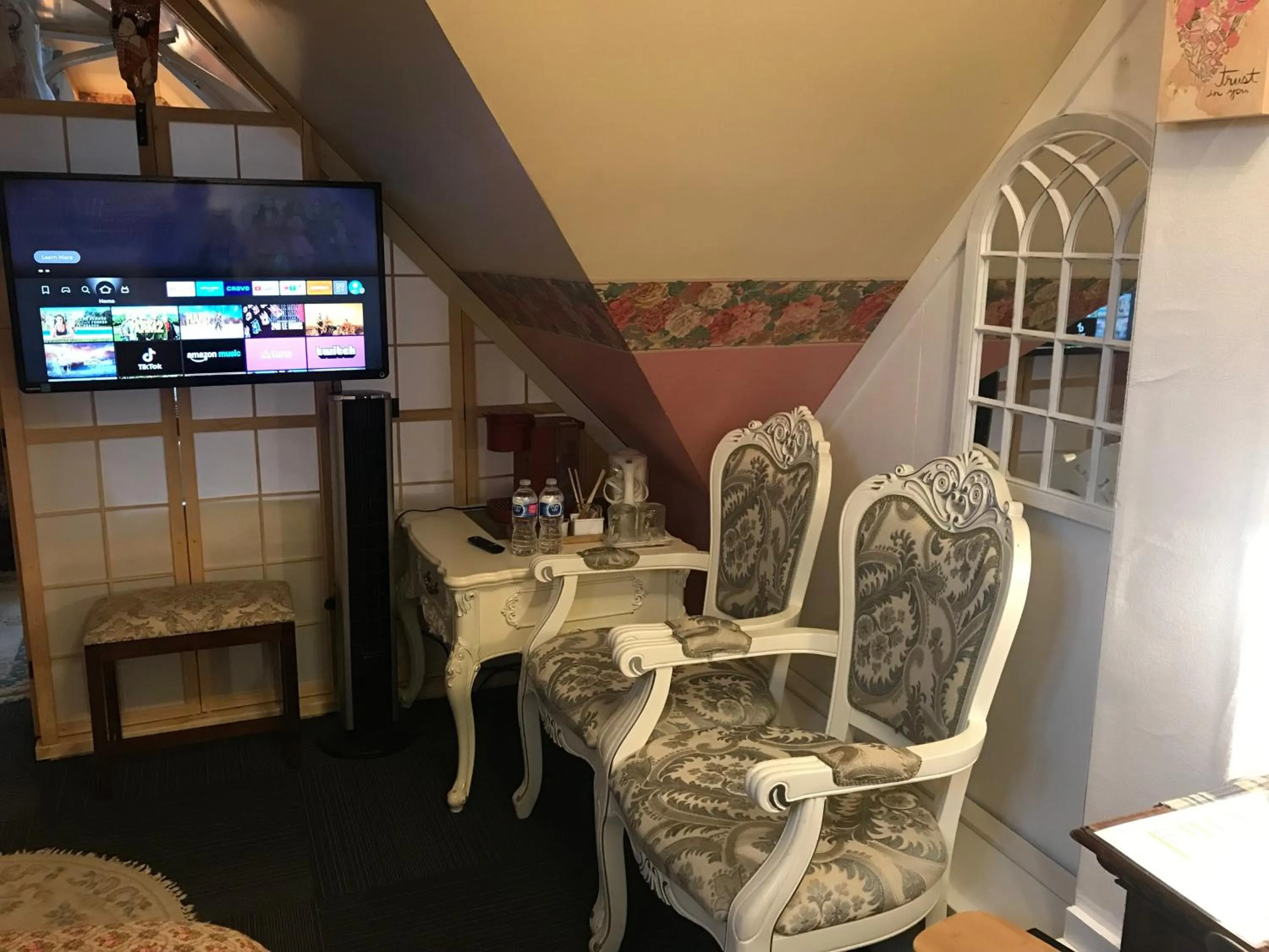 TV and multimedia in Haterleigh Heritage Inn