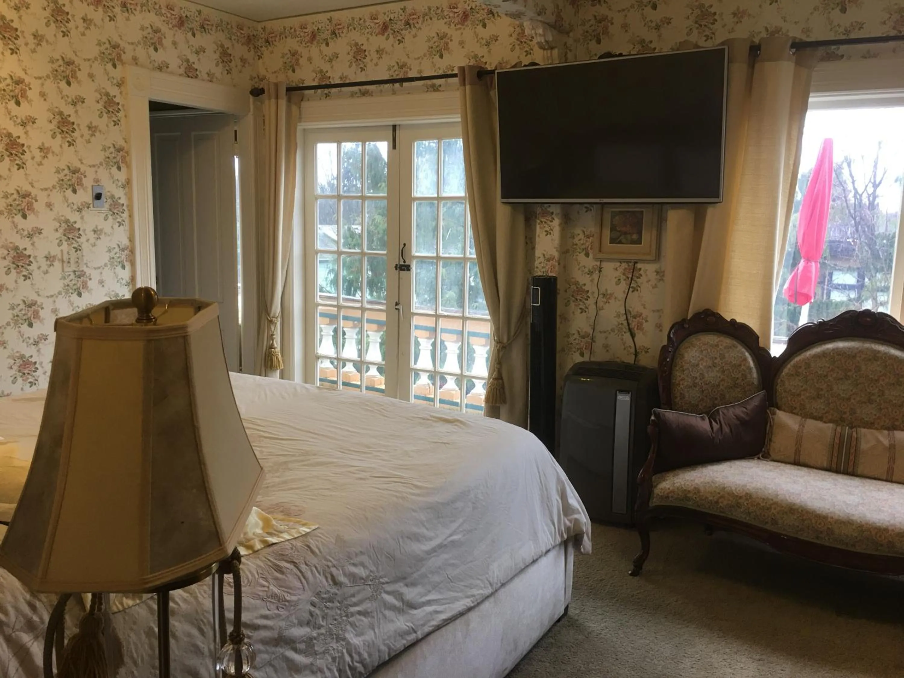Photo of the whole room, Bed in Haterleigh Heritage Inn