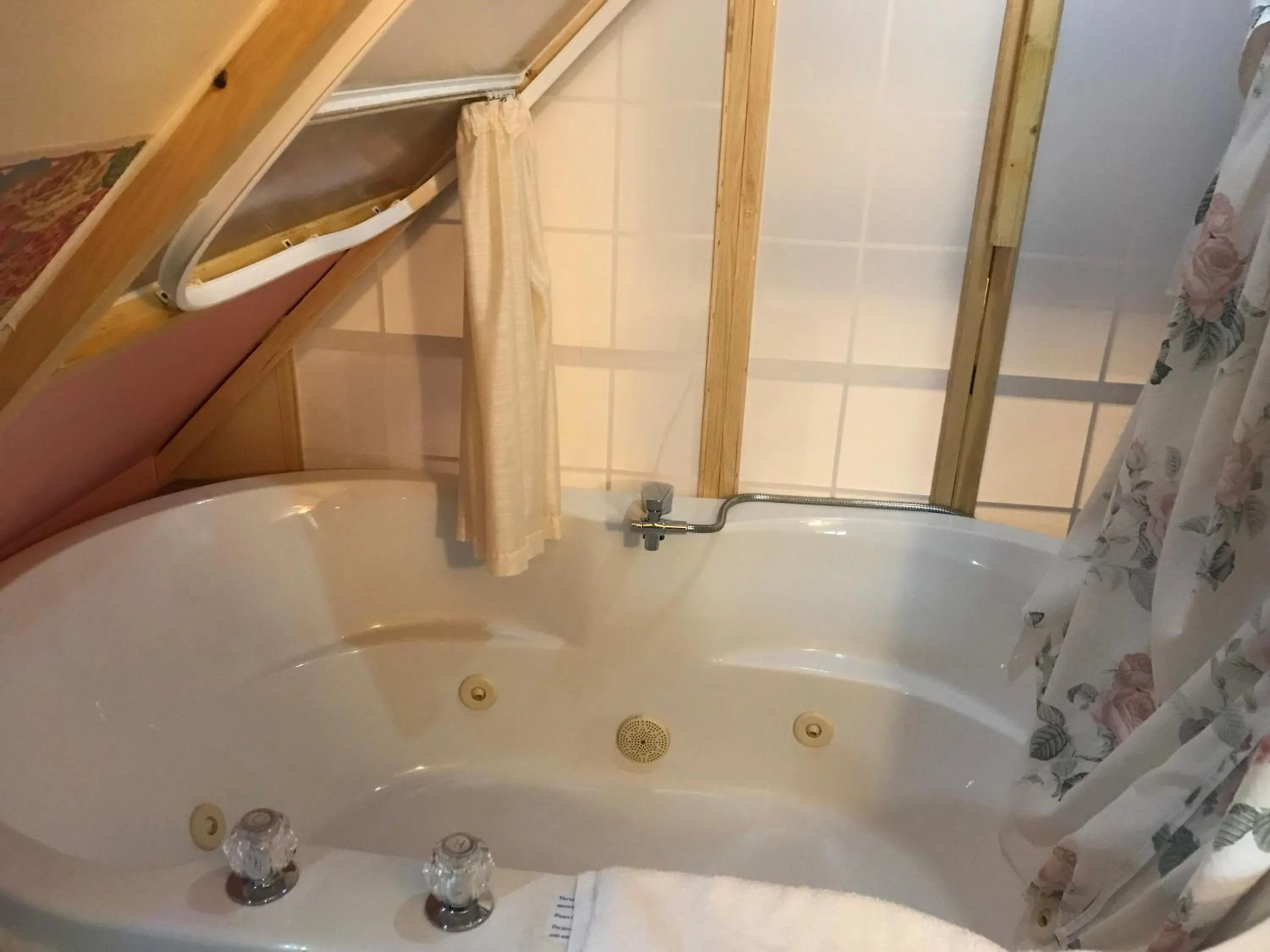 Bath in Haterleigh Heritage Inn