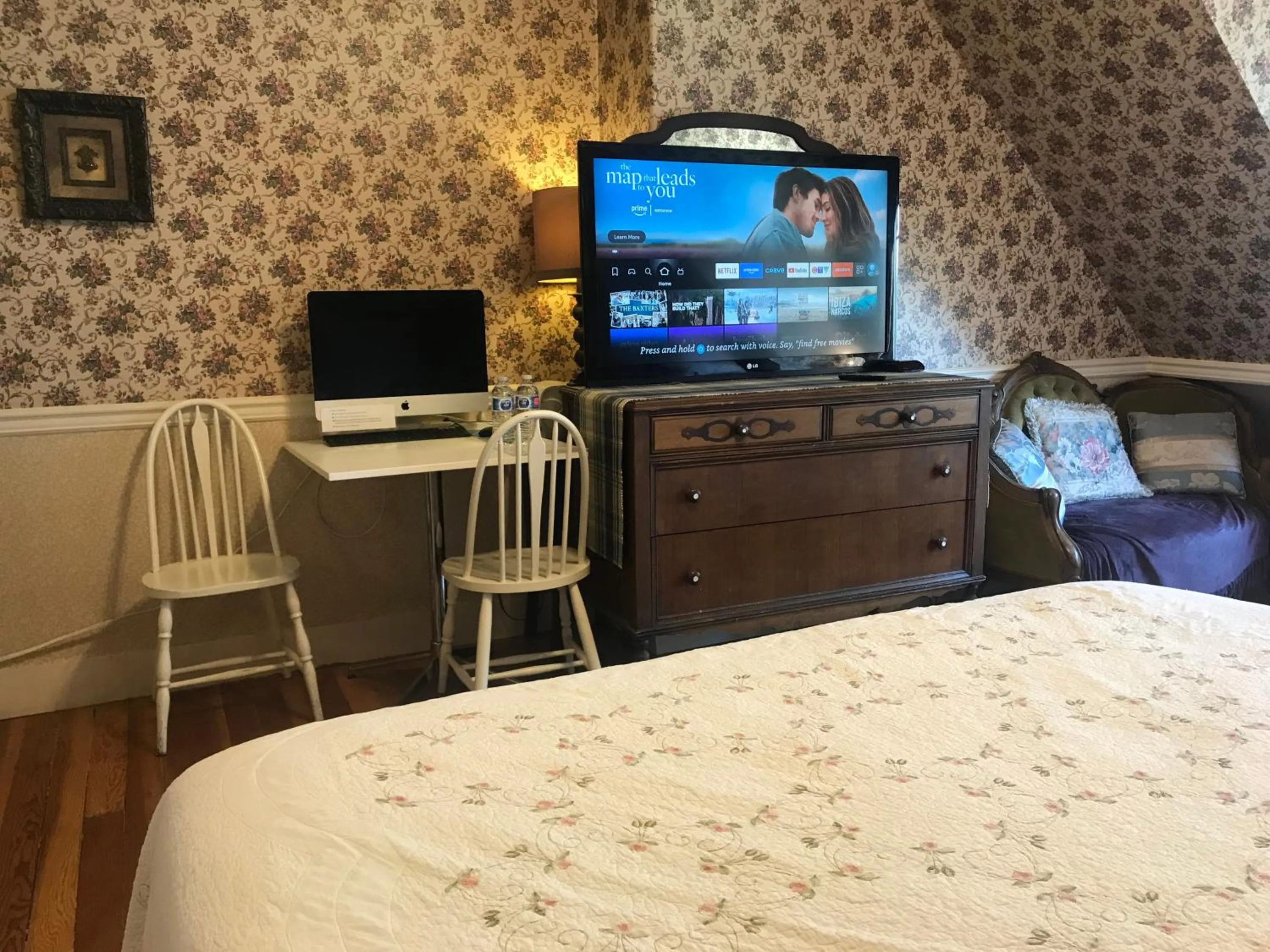 TV and multimedia, Bed in Haterleigh Heritage Inn