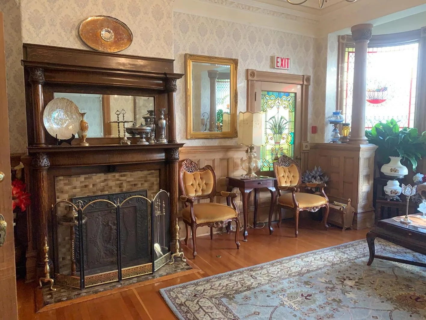 Living room in Haterleigh Heritage Inn