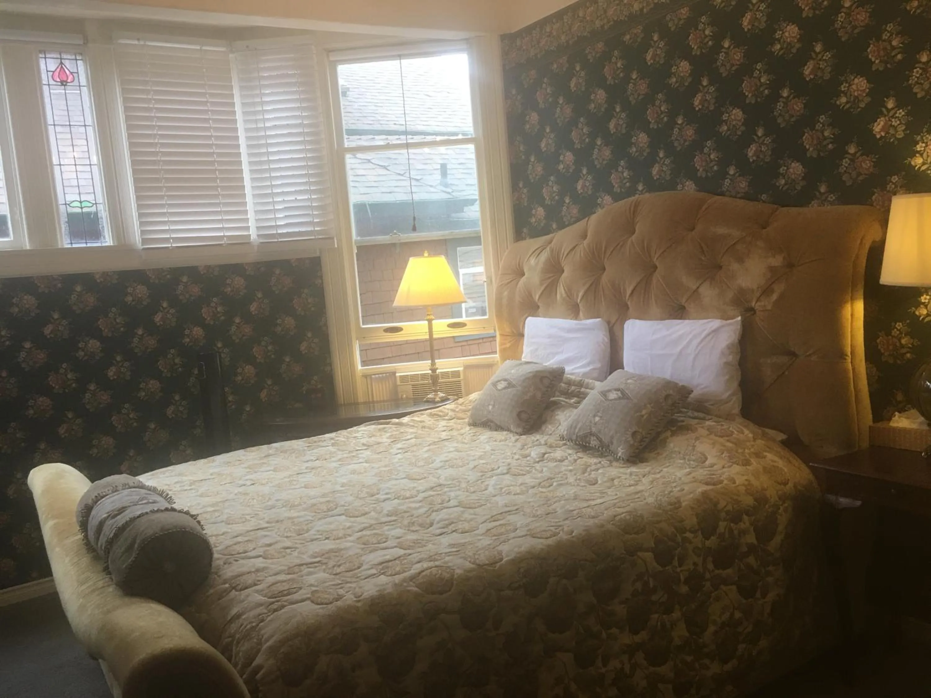 Bedroom, Bed in Haterleigh Heritage Inn