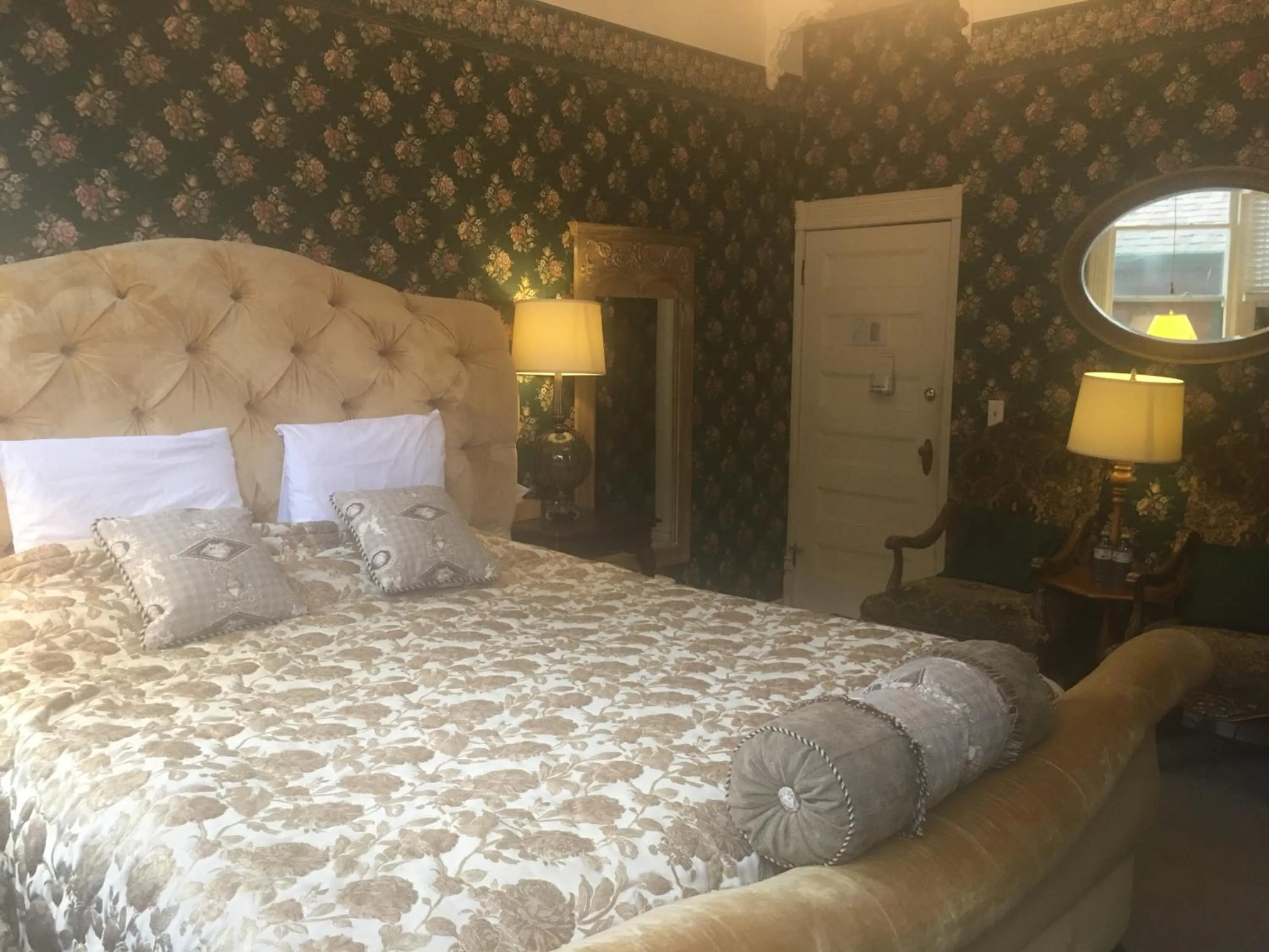 Bedroom, Bed in Haterleigh Heritage Inn