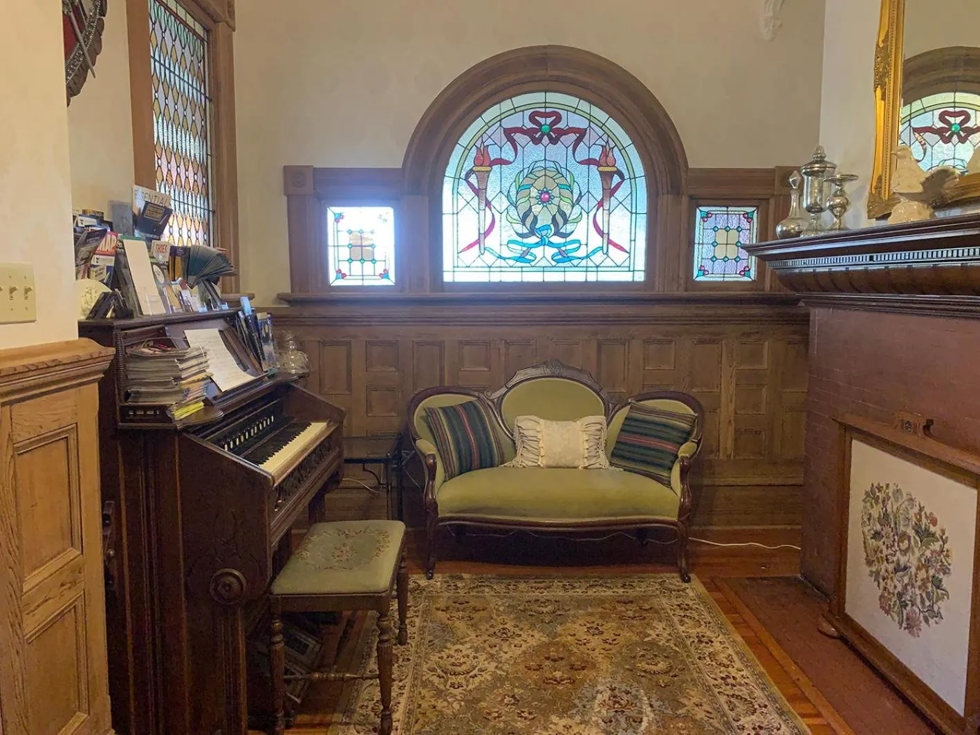 Seating area in Haterleigh Heritage Inn