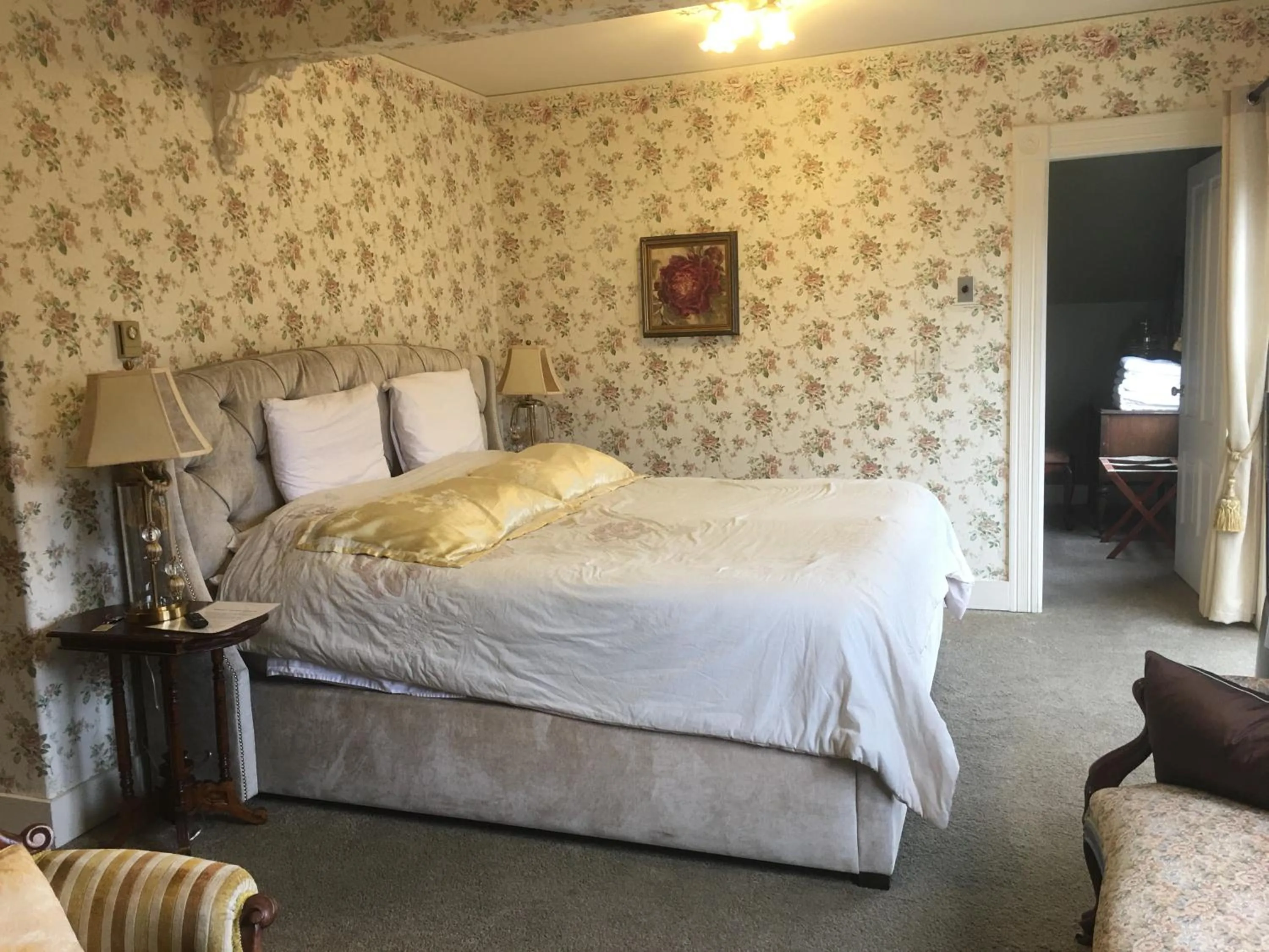 Bed in Haterleigh Heritage Inn