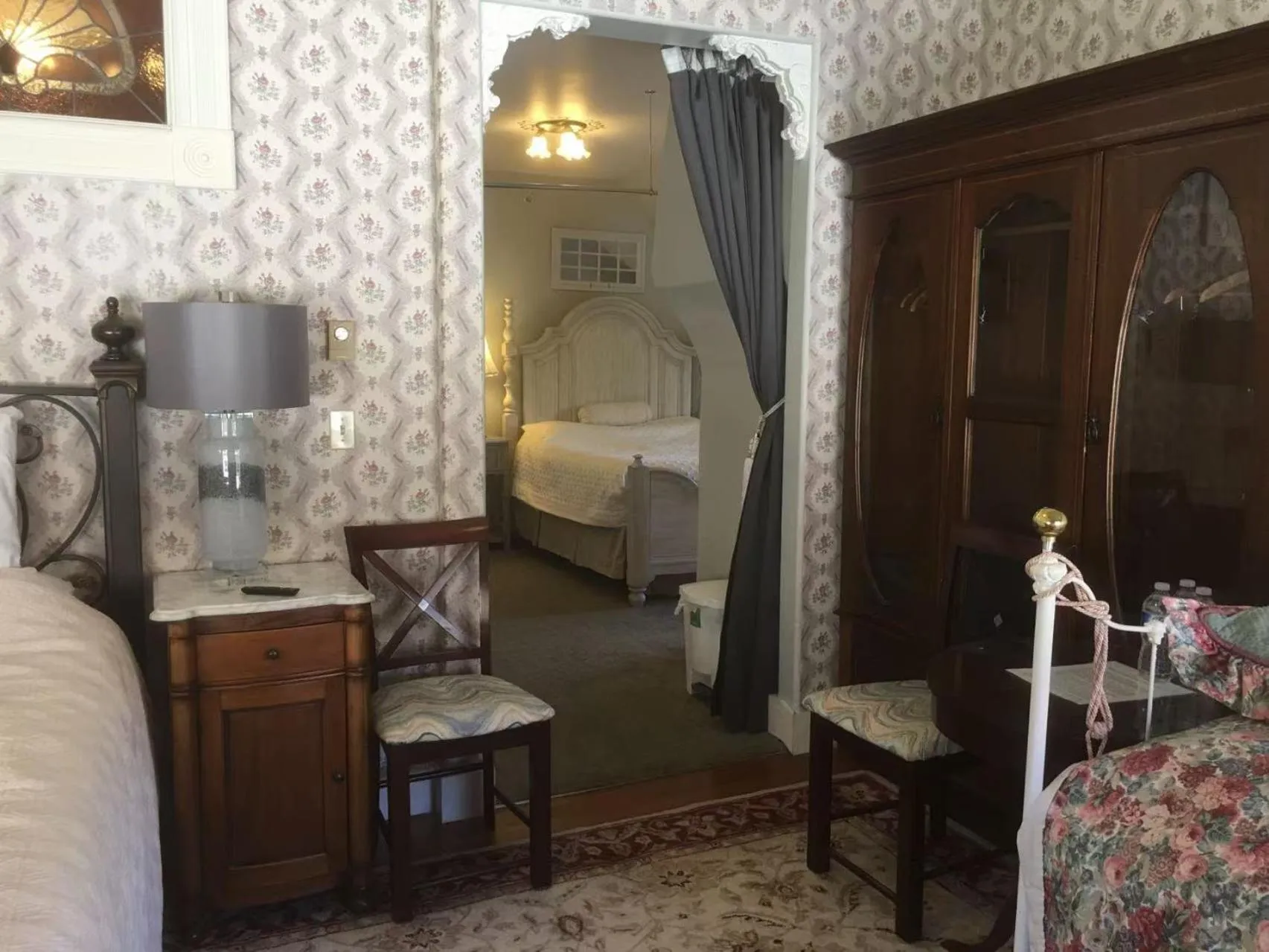 Photo of the whole room, Bed in Haterleigh Heritage Inn