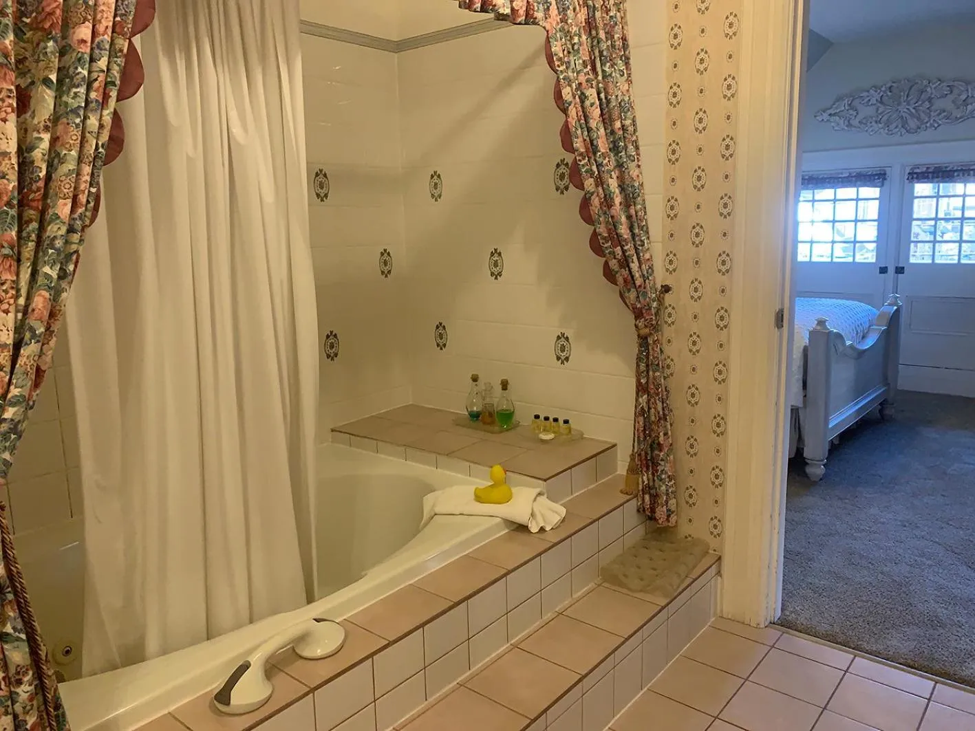 Bath in Haterleigh Heritage Inn