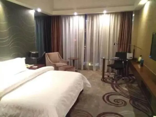 Bed in Metropolo Hotel Zhenjia Wanda Plaza Railway Station