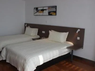 Bed in JinJiang Inn Fashion Zhenjiang Dagang Pingchang Road