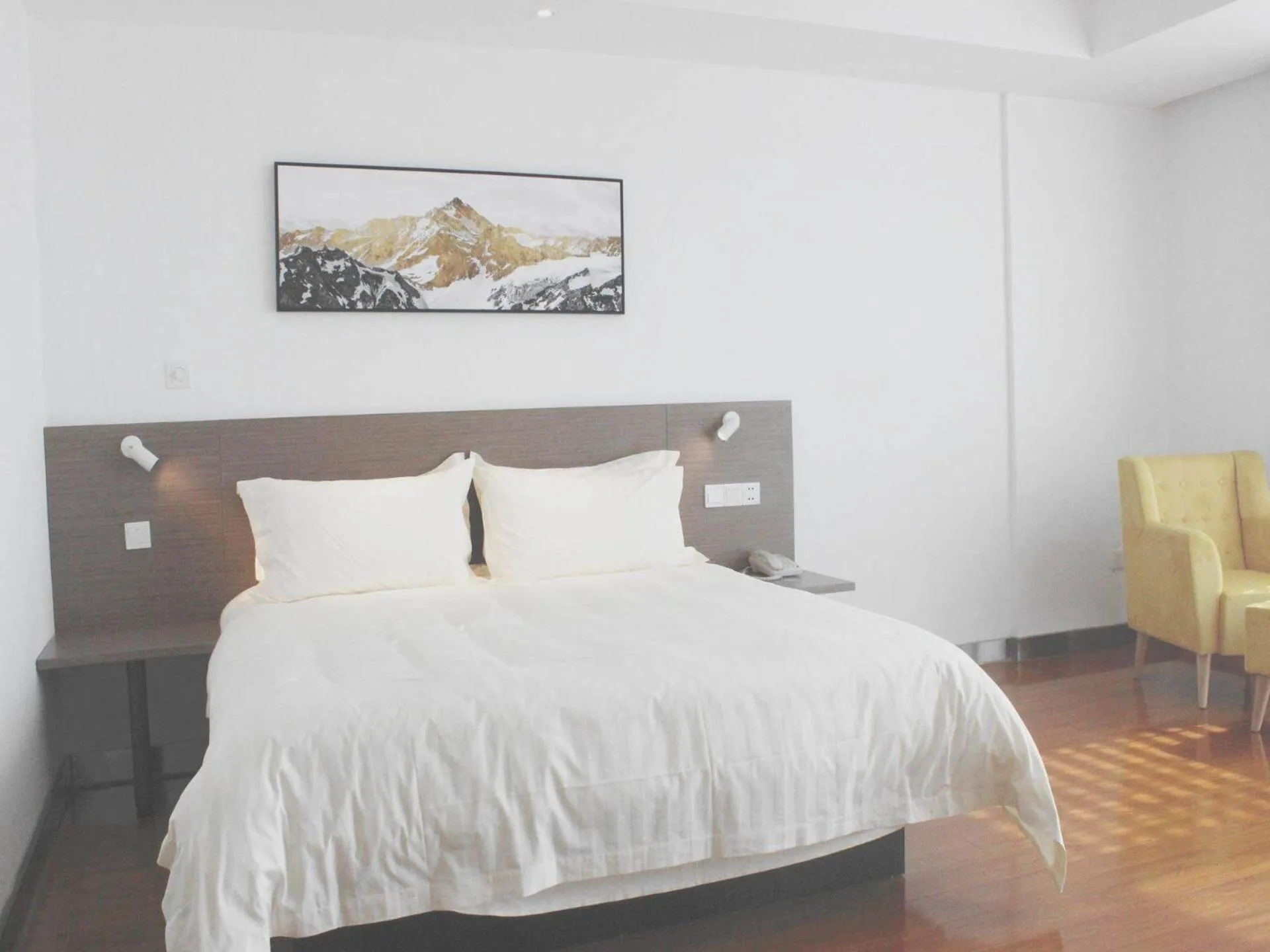 Bed in JinJiang Inn Fashion Zhenjiang Dagang Pingchang Road