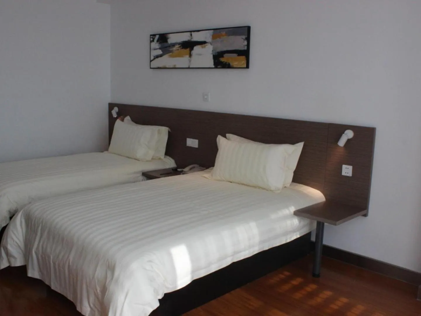 Bed in JinJiang Inn Fashion Zhenjiang Dagang Pingchang Road