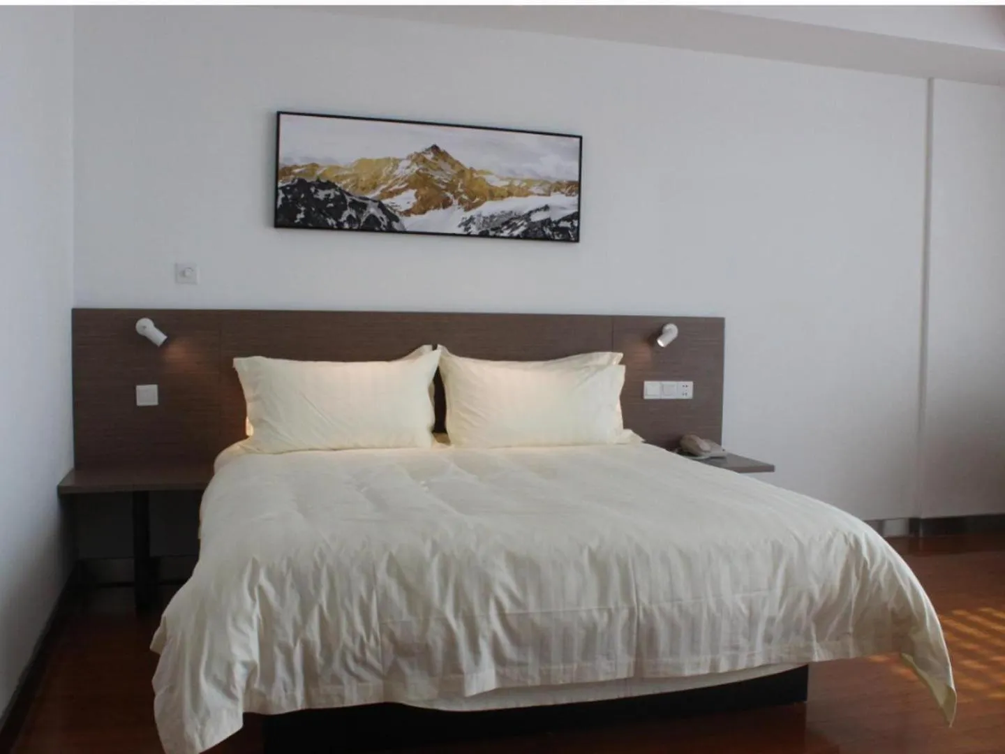 Bed in JinJiang Inn Fashion Zhenjiang Dagang Pingchang Road