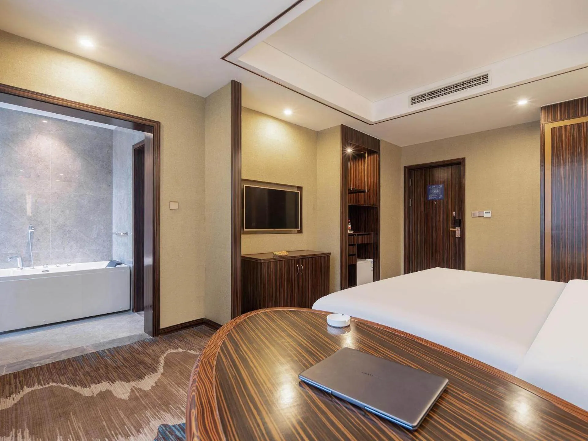 Kyriad Marvelous Hotel Weihai Railway Station