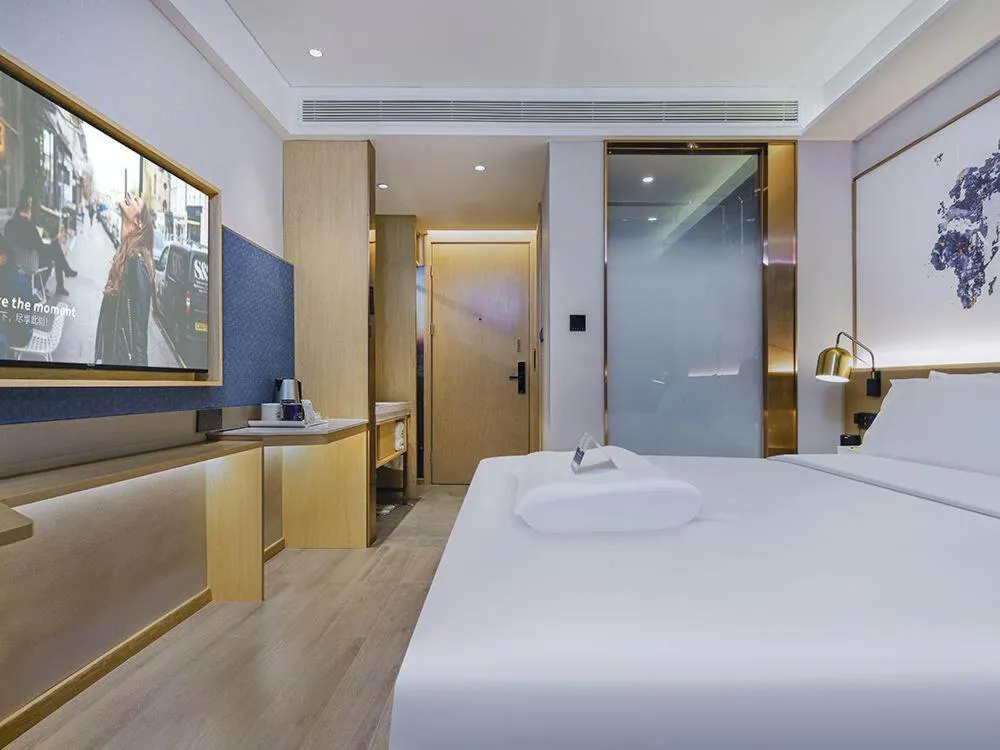Bed in Kyriad Marvelous Hotel Weihai Happy Gate Weigao Plaza