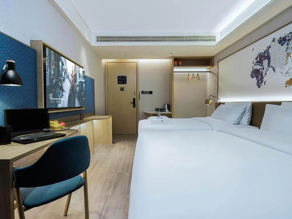 Bed in Kyriad Marvelous Hotel Weihai Happy Gate Weigao Plaza