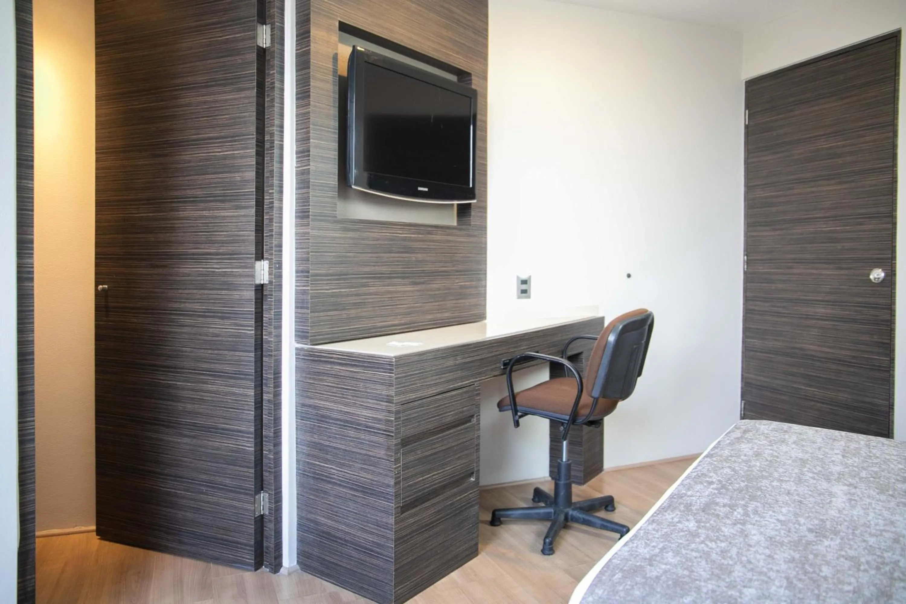 TV and multimedia, Bed in Hotel Brasilia