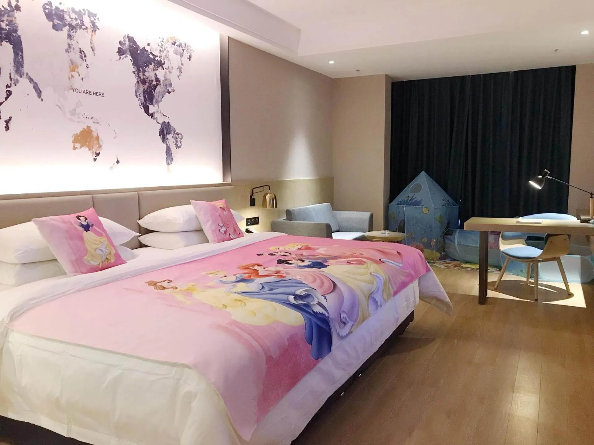 Bed in Kyriad Marvelous Hotel Huizhou Boluo Yuanzhou