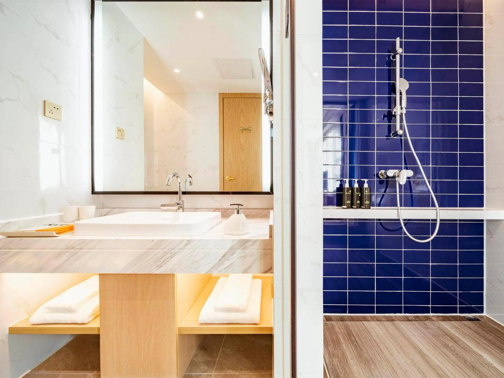 Kyriad Marvelous Hotel Heyuan Wanda Plaza