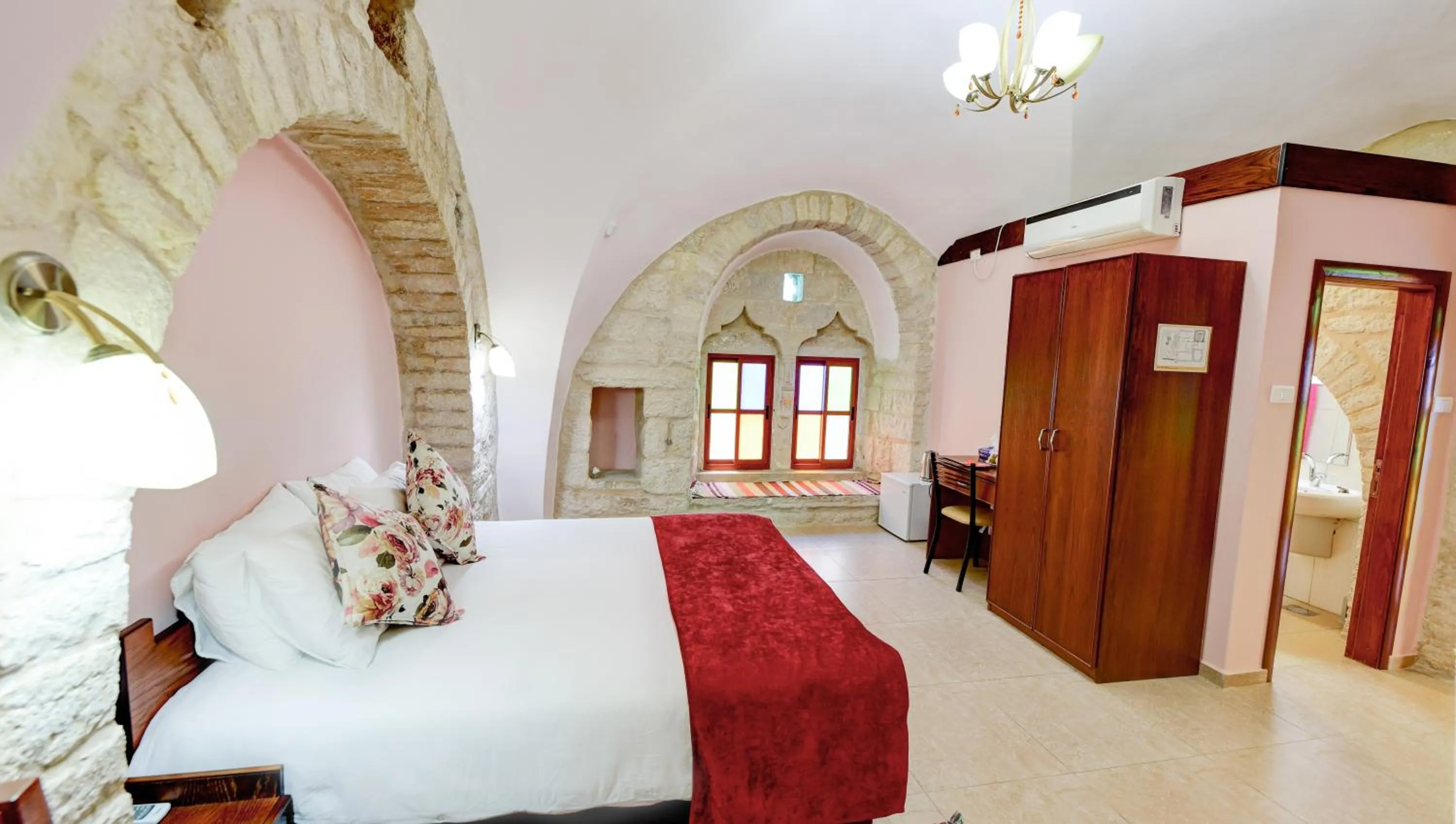Photo of the whole room, Bed in Dar Sitti Aziza