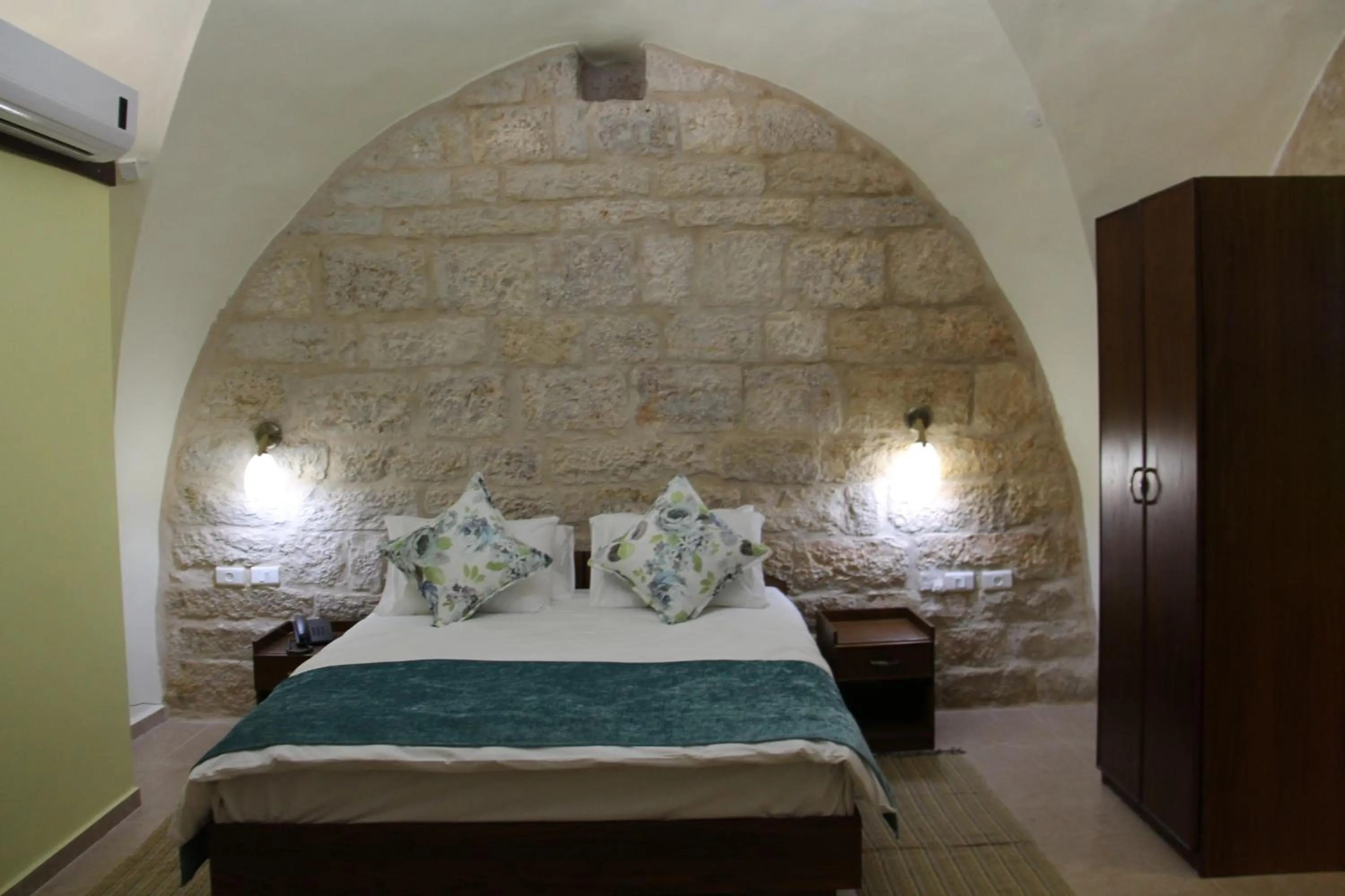 Bed in Dar Sitti Aziza